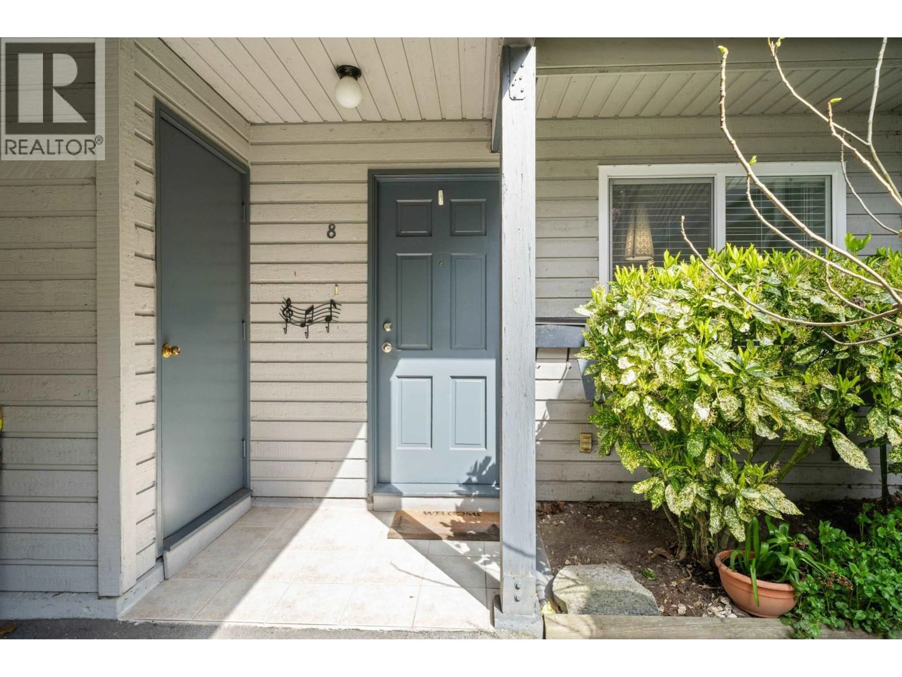 Indoor entryway for 8 - 7300 LEDWAY ROAD, Richmond British Columbia V7C4N9