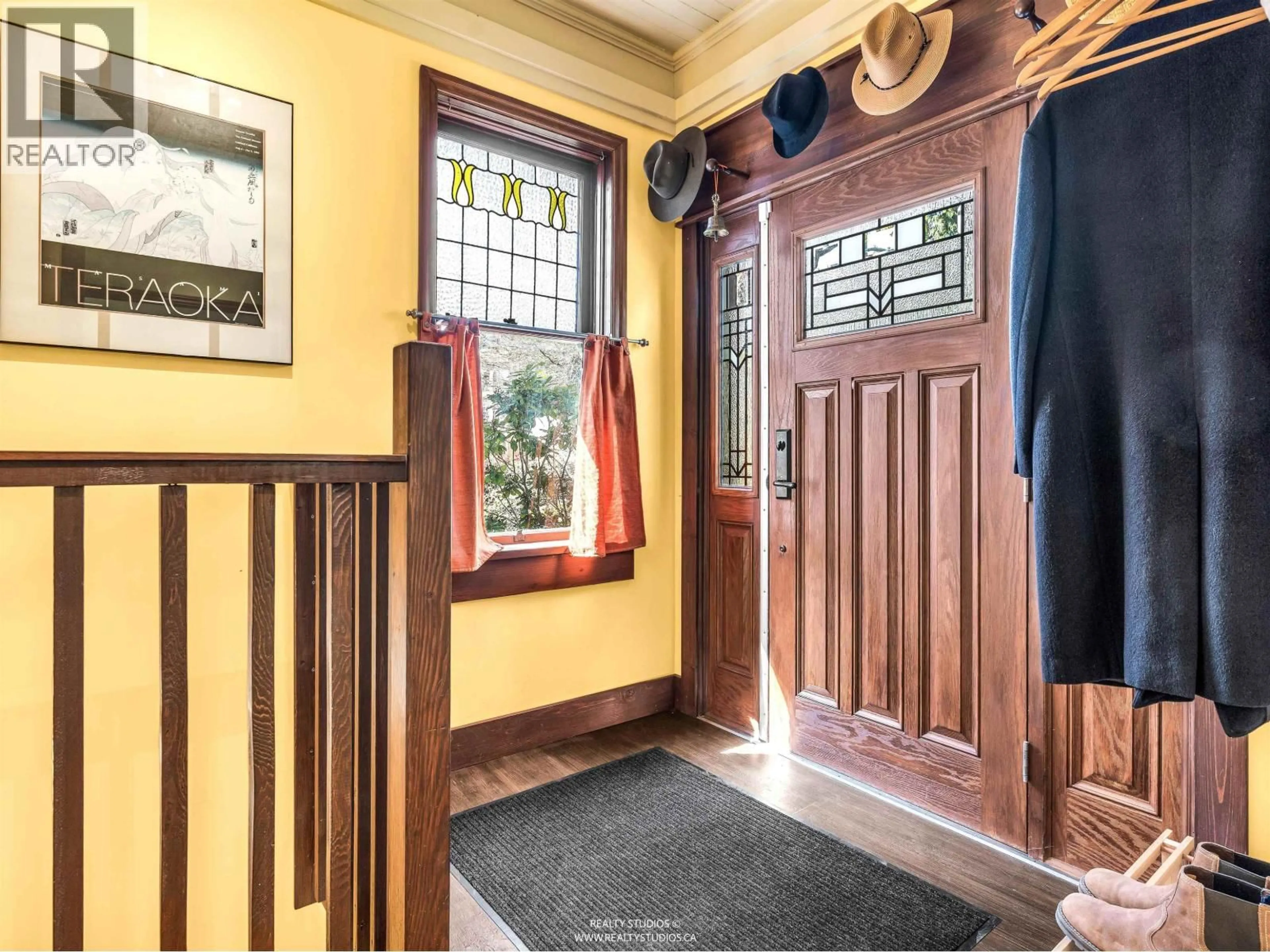Indoor entryway for 1756 7TH AVENUE, Vancouver British Columbia V5N1S2