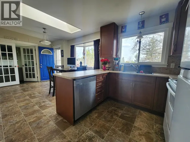 411 LYON STREET, Prince George 3