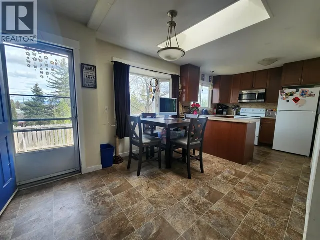411 LYON STREET, Prince George 4