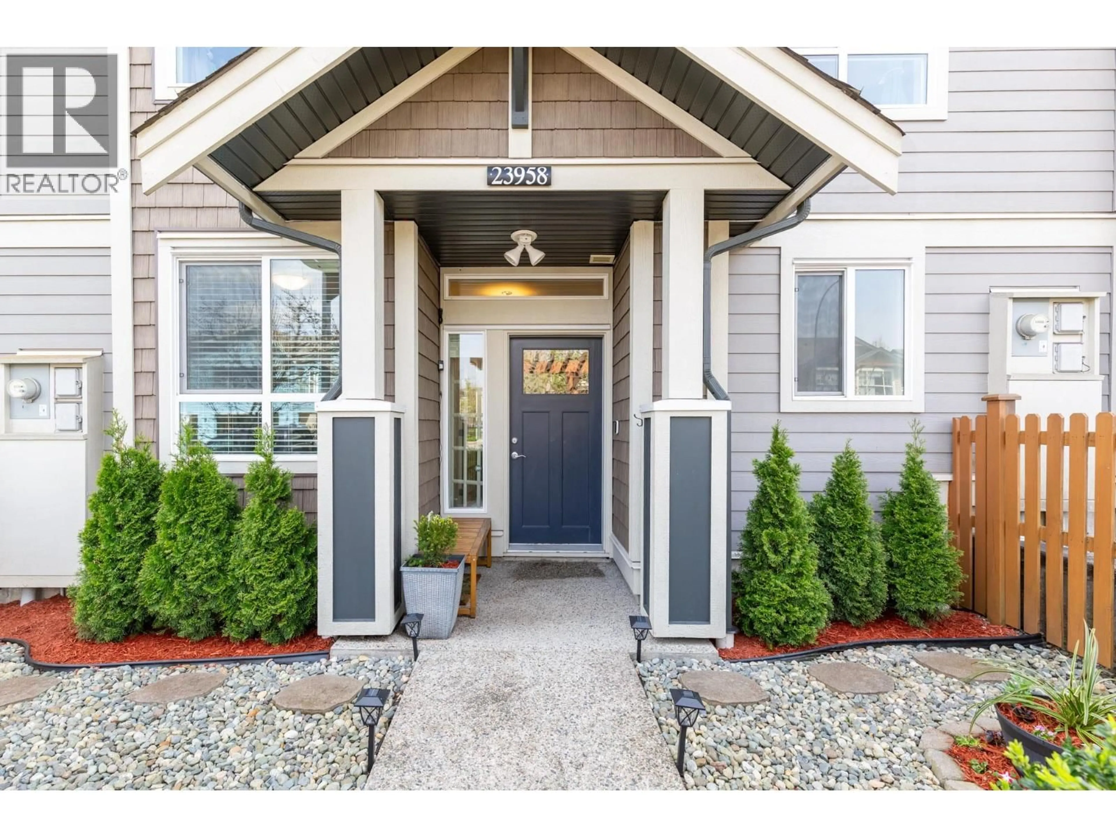 Indoor entryway for 23958 KANAKA WAY, Maple Ridge British Columbia V2W0H7