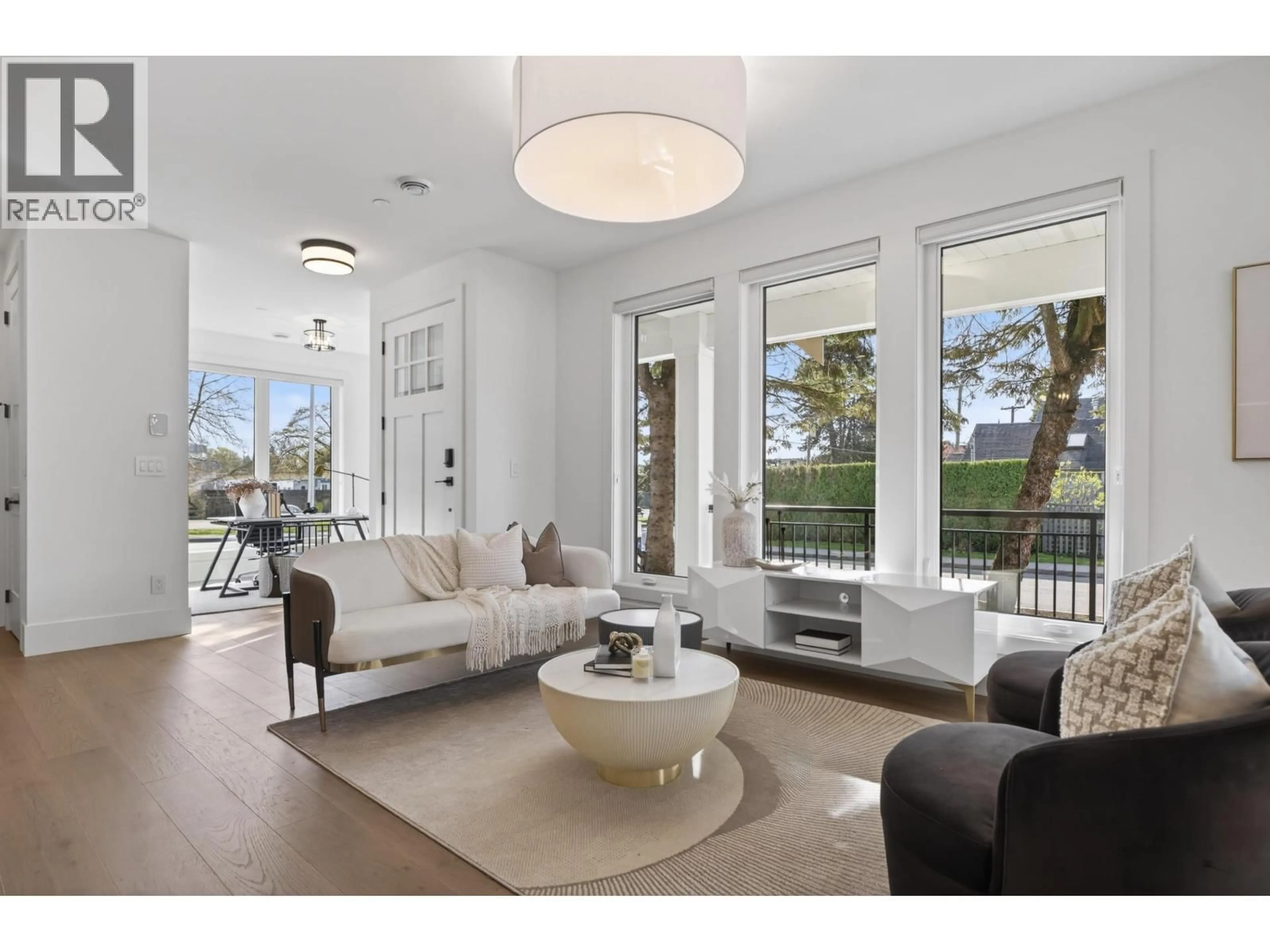 Living room with furniture, unknown for 2 - 902 FIRST STREET, New Westminster British Columbia V3L2J2