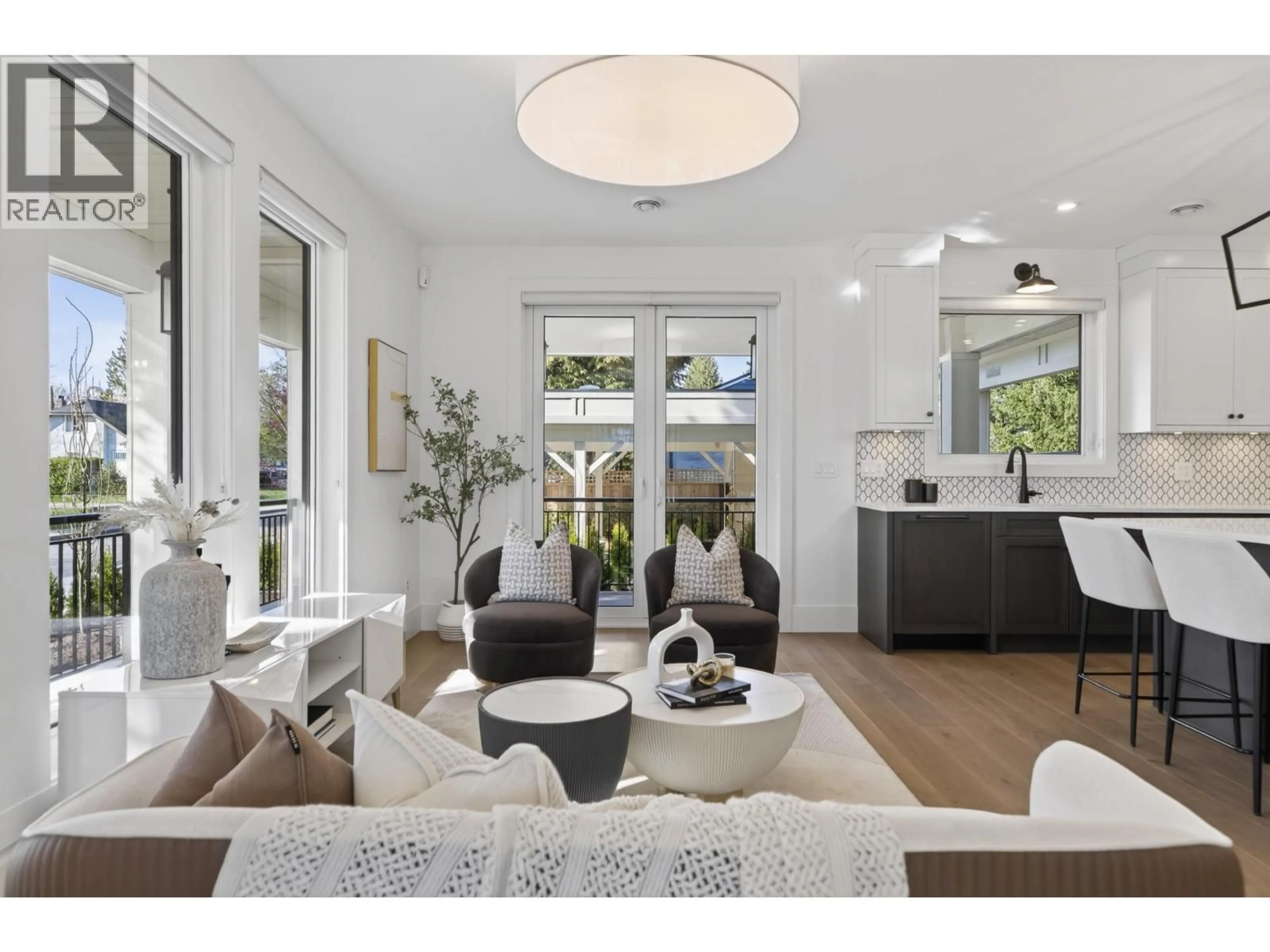 Living room with furniture, unknown for 2 - 902 FIRST STREET, New Westminster British Columbia V3L2J2