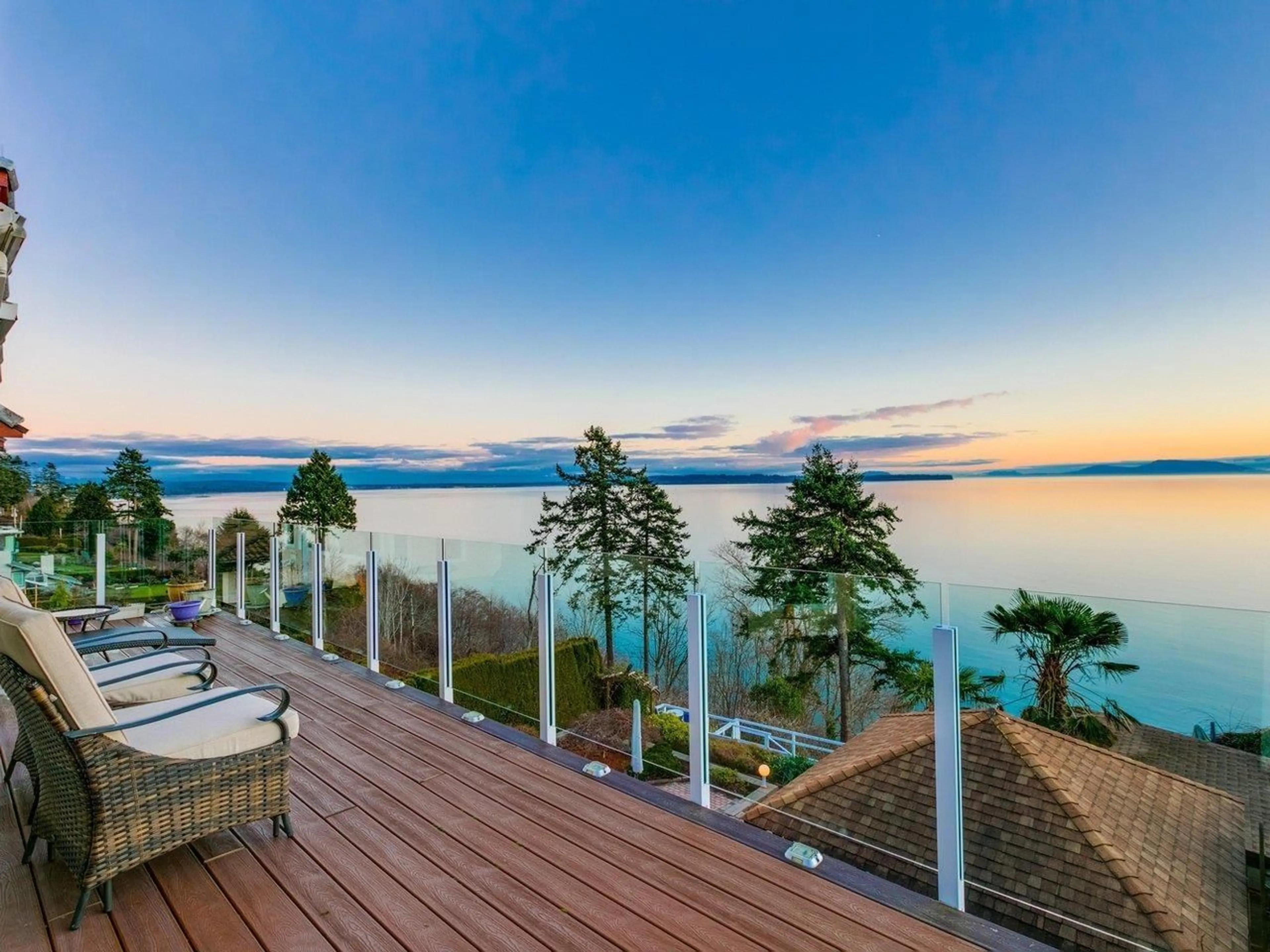 Patio, water/lake/river/ocean view for 13158 13 AVENUE, Surrey British Columbia V4A1B8