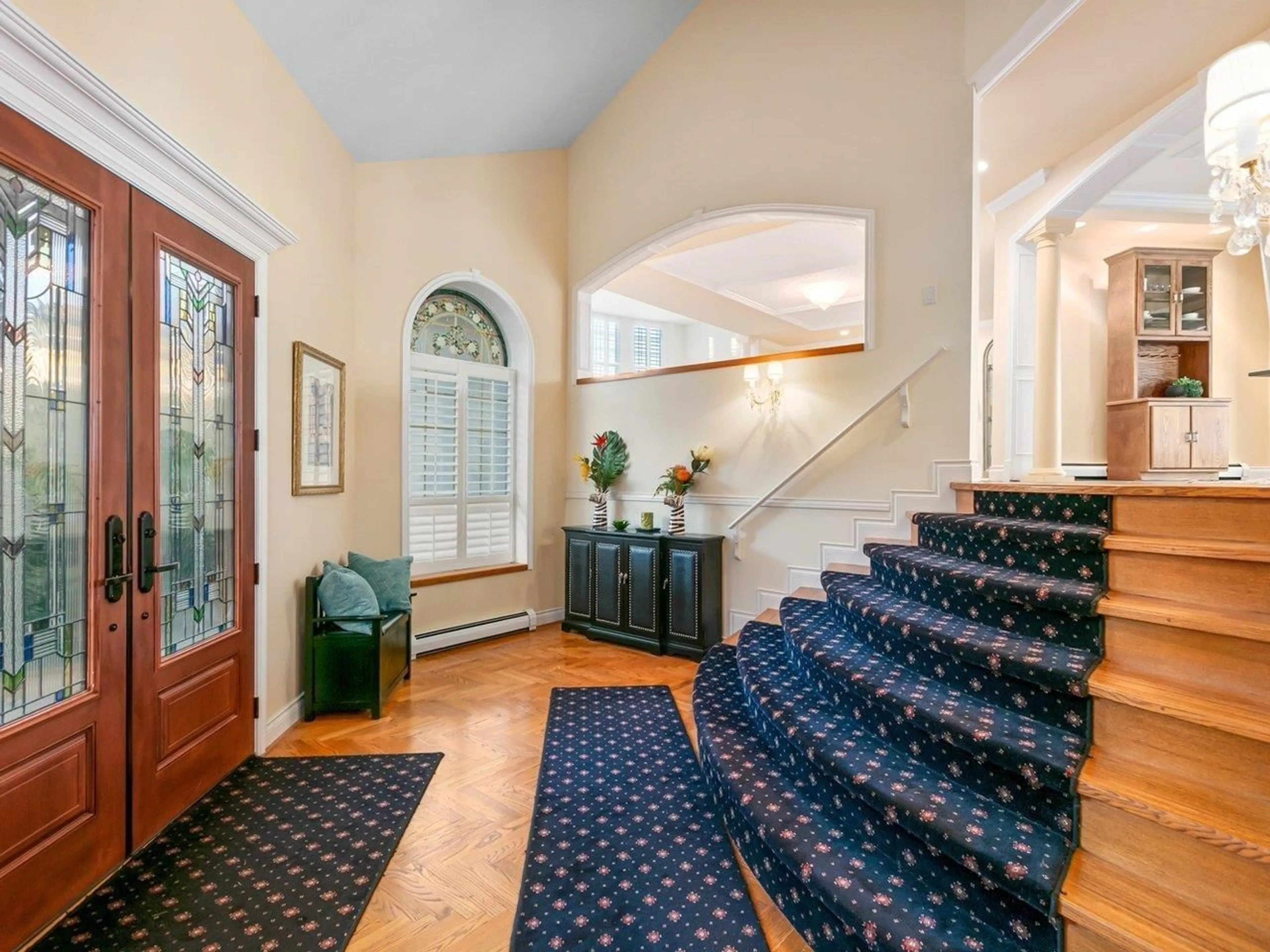 Indoor foyer for 13158 13 AVENUE, Surrey British Columbia V4A1B8