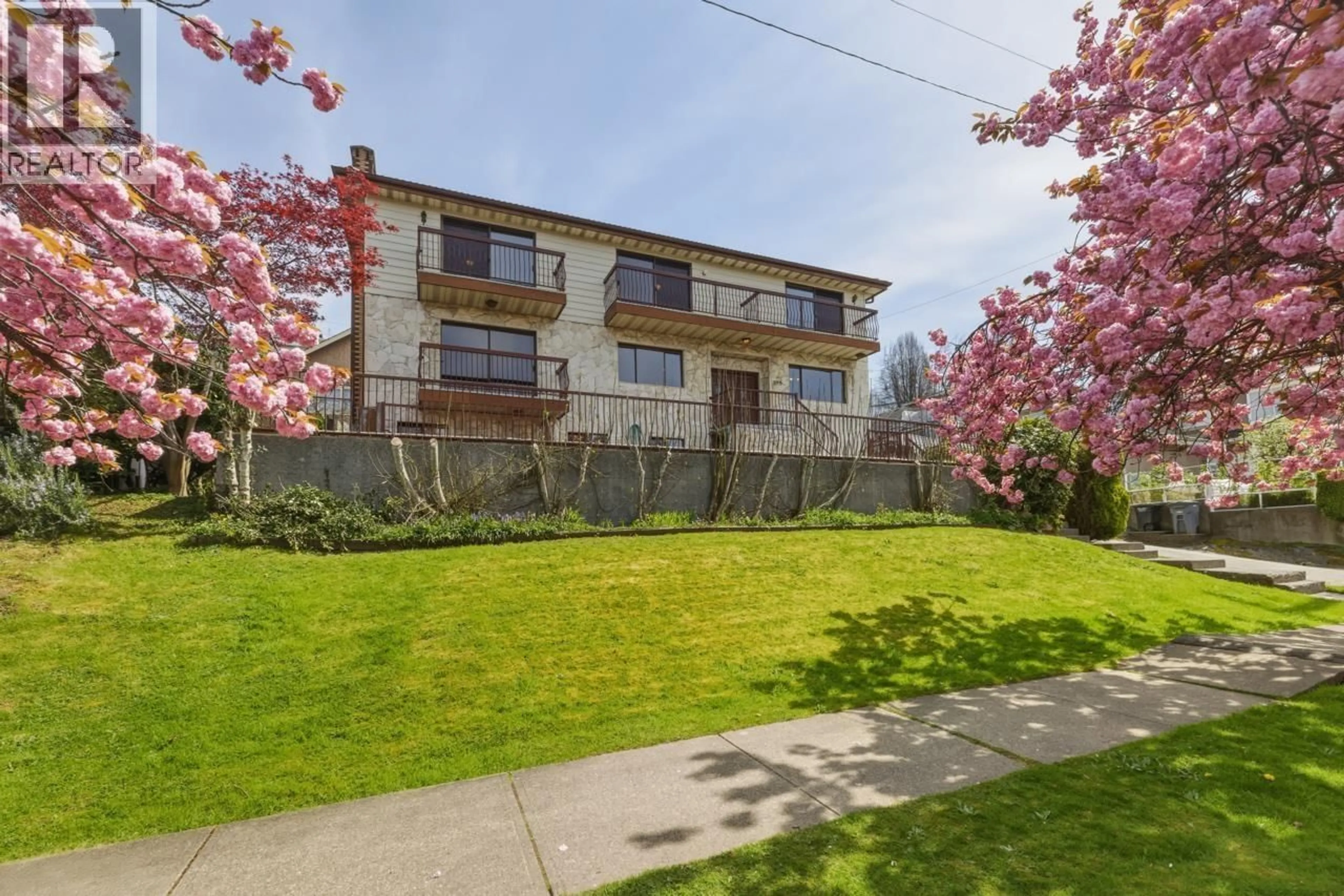 Unknown for 370 KOOTENAY STREET, Vancouver British Columbia V5K3R5