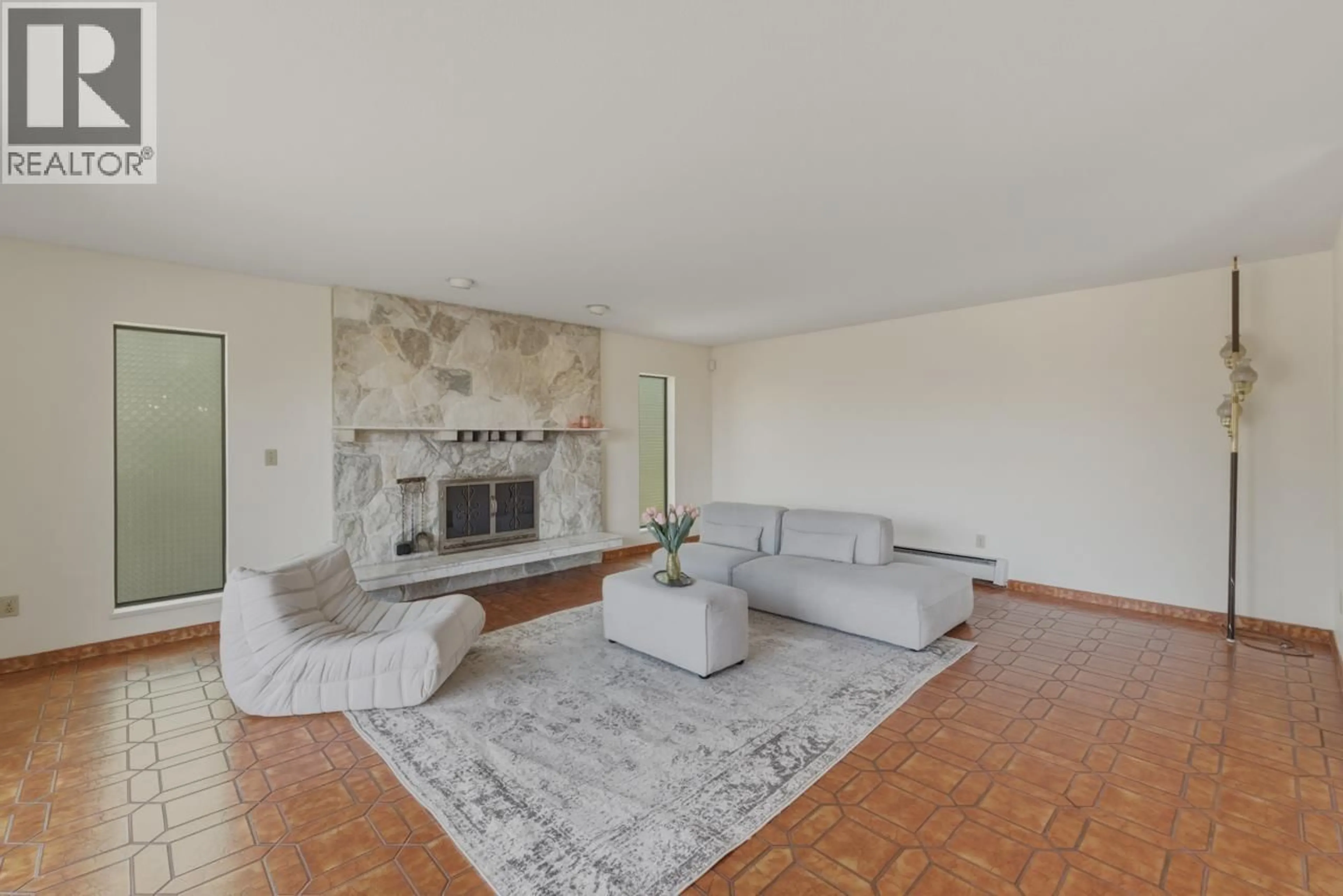 Living room with furniture, unknown for 370 KOOTENAY STREET, Vancouver British Columbia V5K3R5