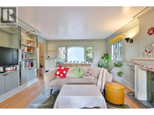 4291 9TH AVENUE, Vancouver 3