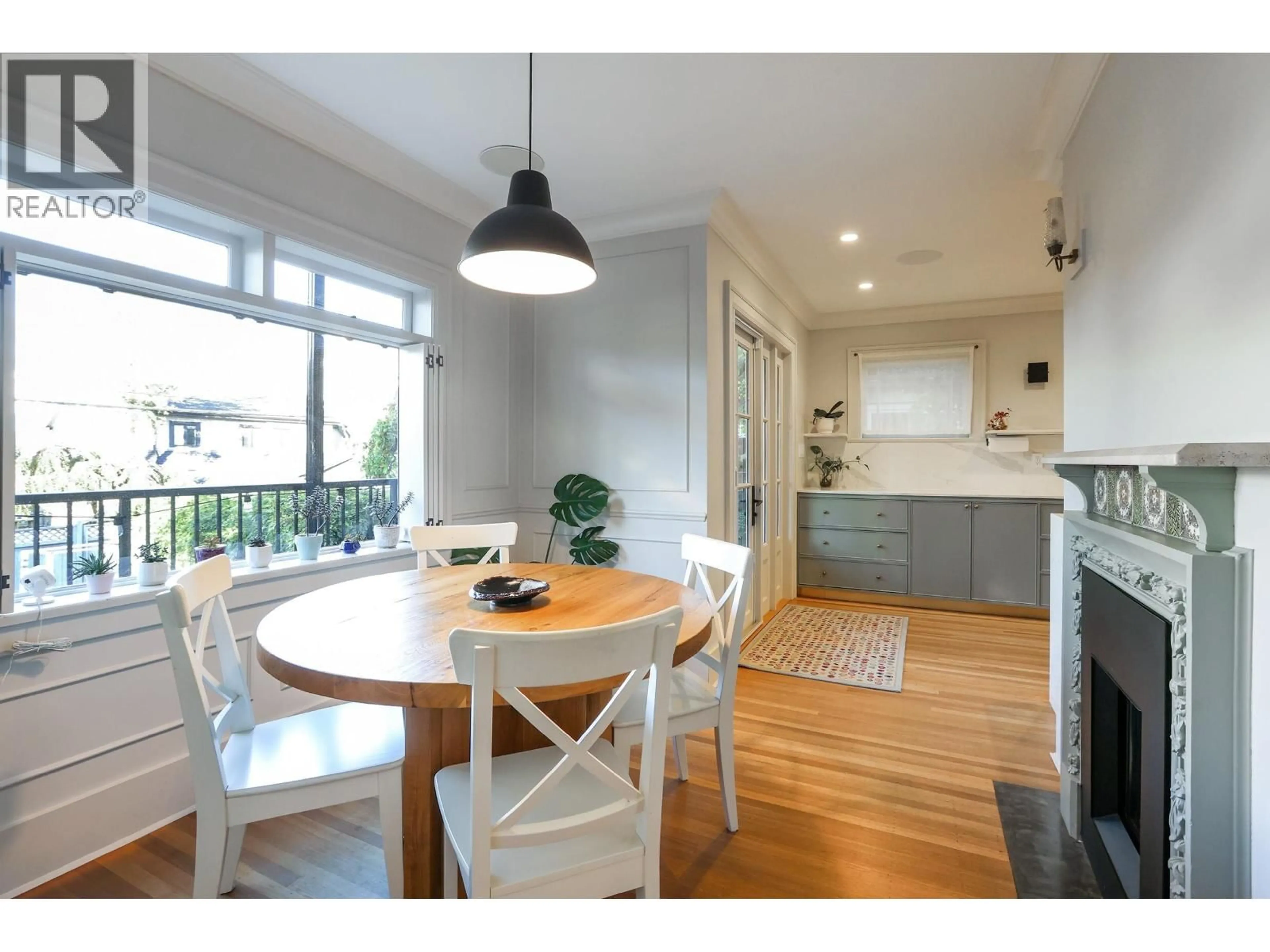 Open concept kitchen, wood/laminate floor for 4291 9TH AVENUE, Vancouver British Columbia V6R2C6