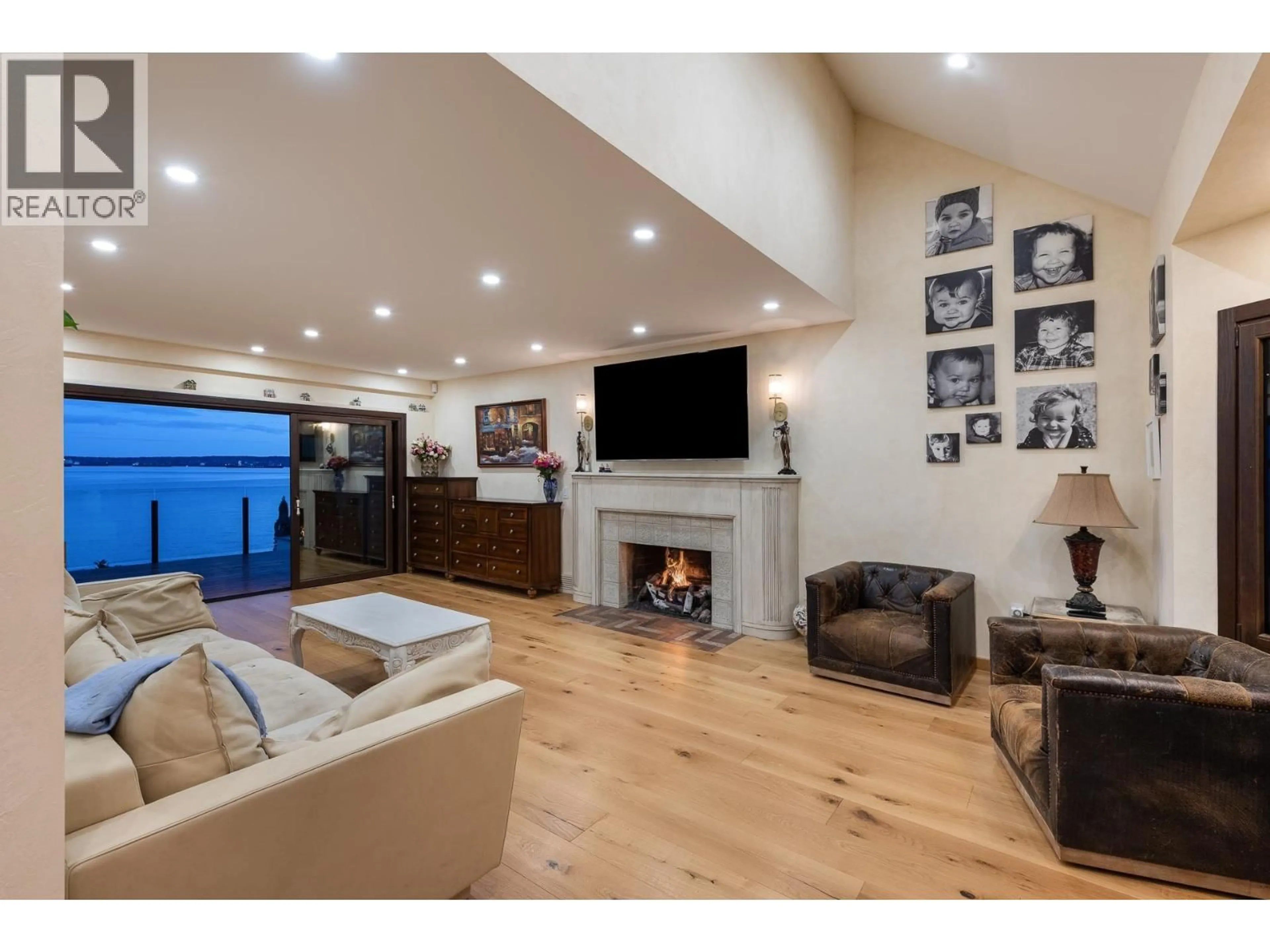 Unknown for 3298 RADCLIFFE AVENUE, West Vancouver British Columbia V7V1G6