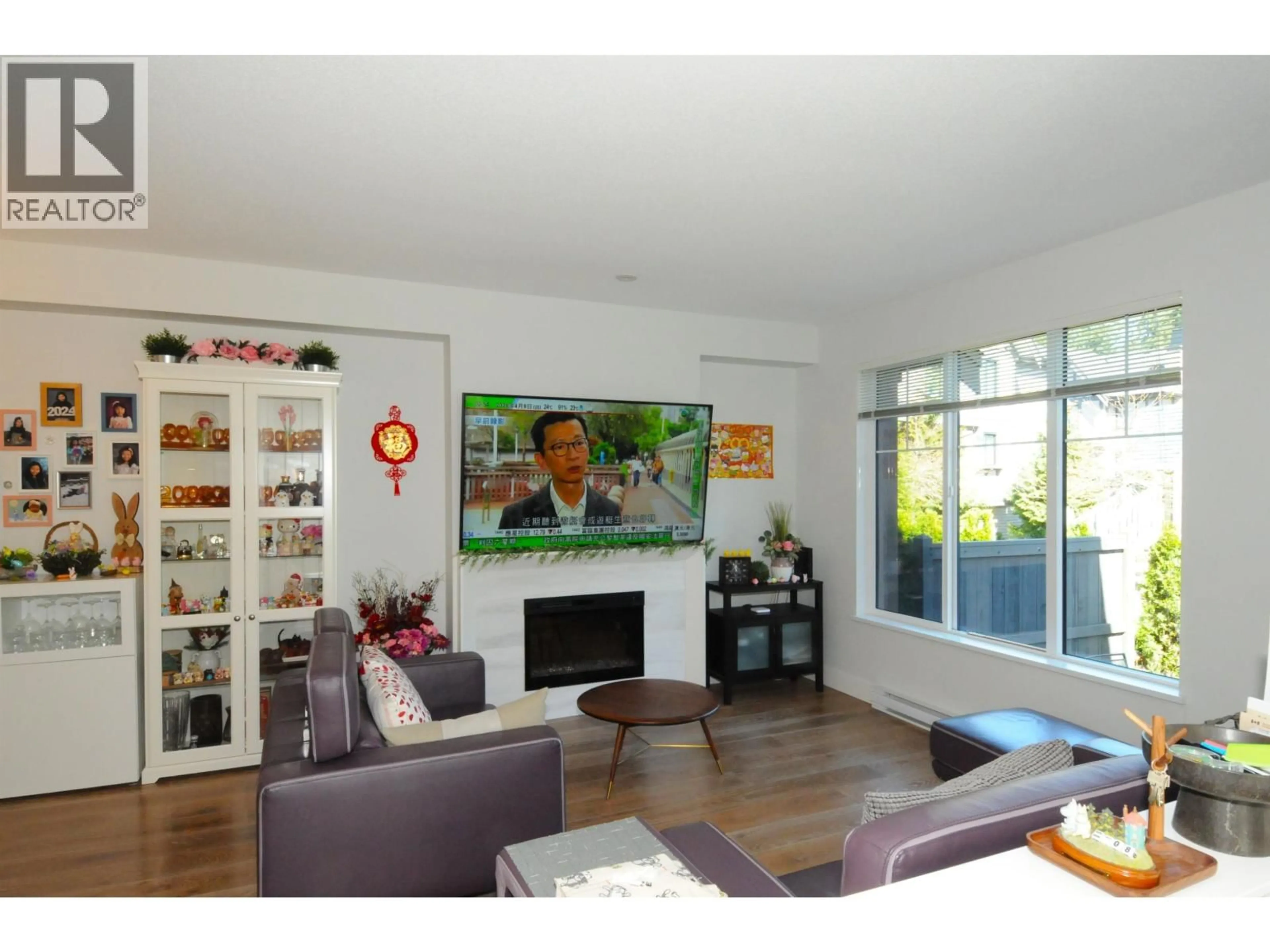 Living room with furniture, wood/laminate floor for 76 - 3306 PRINCETON AVENUE, Coquitlam British Columbia V3E0M9