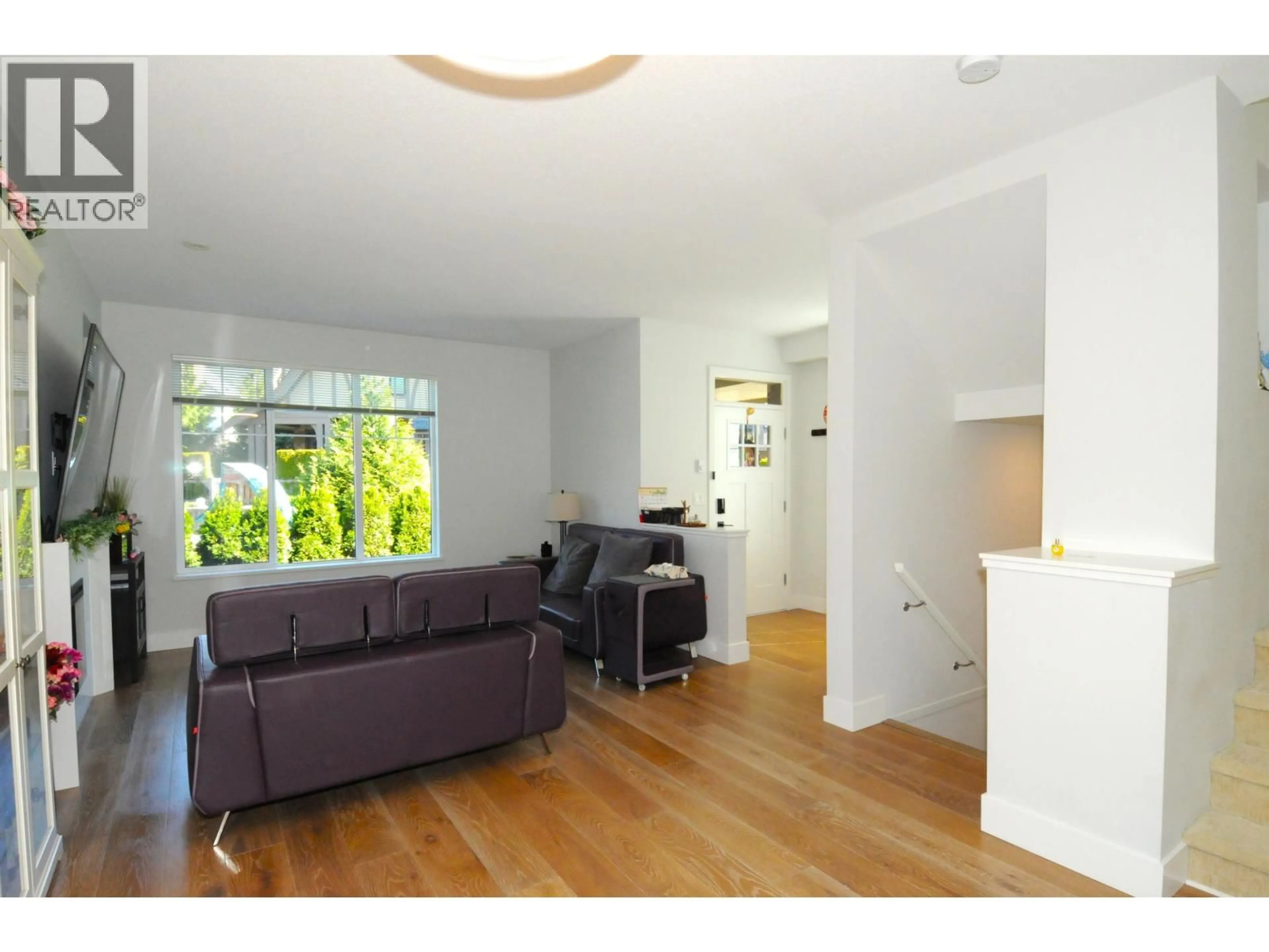 Living room with furniture, wood/laminate floor for 76 - 3306 PRINCETON AVENUE, Coquitlam British Columbia V3E0M9