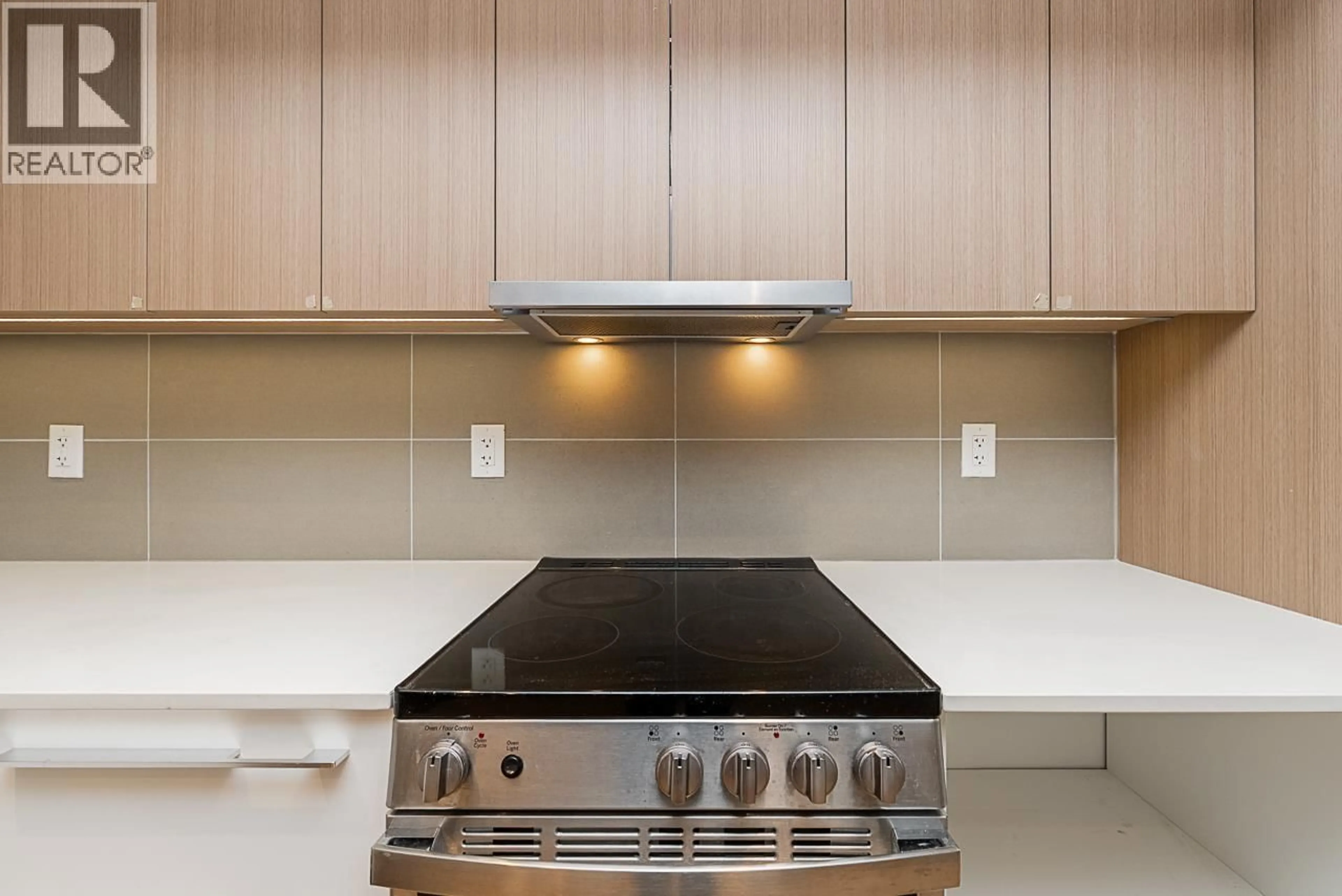 Contemporary kitchen, unknown for 512 - 9888 UNIVERSITY CRESCENT, Burnaby British Columbia V5A0G4