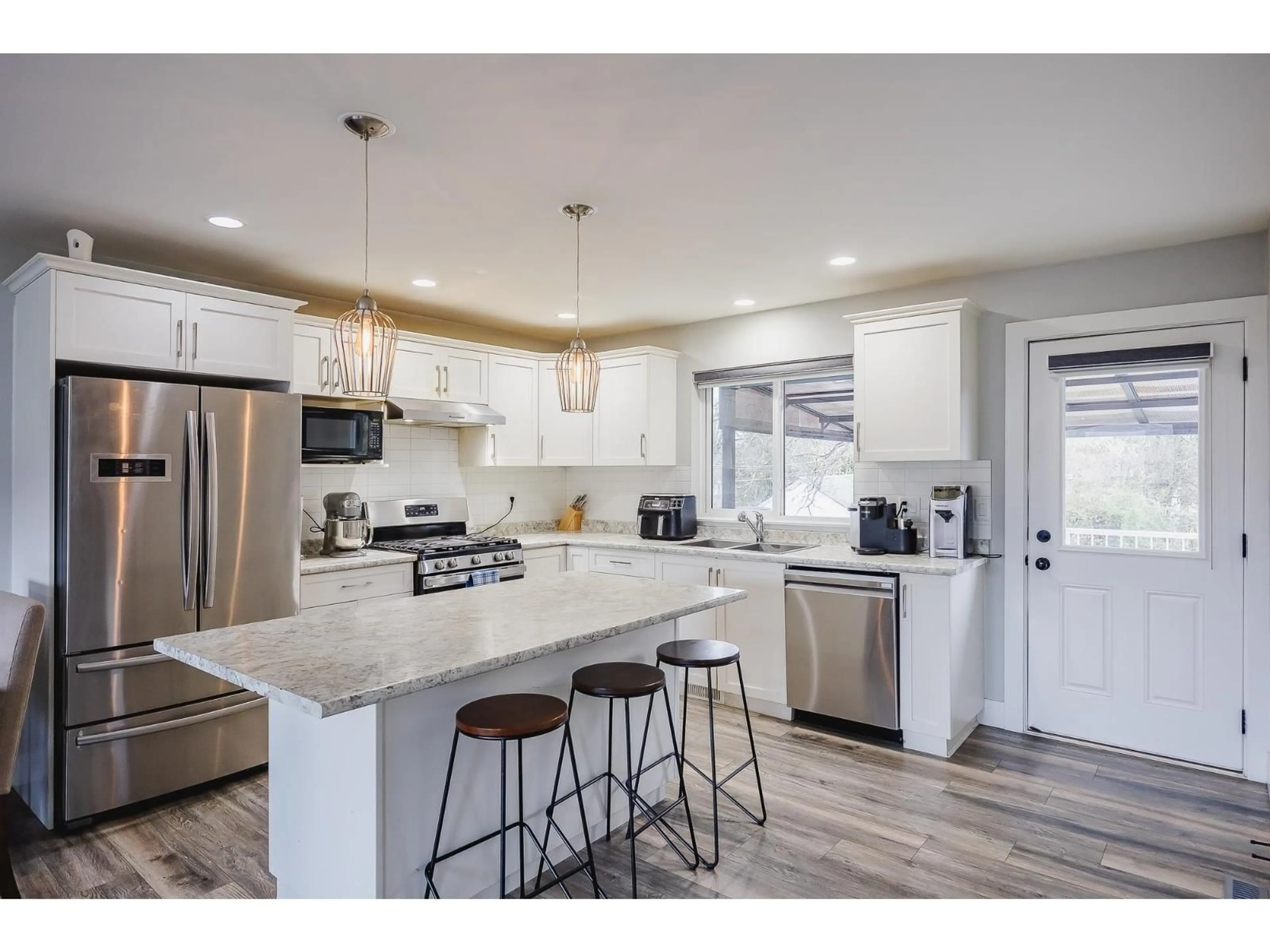 Open concept kitchen, unknown for 45614 HERRON AVENUE, Chilliwack British Columbia V2P3G9