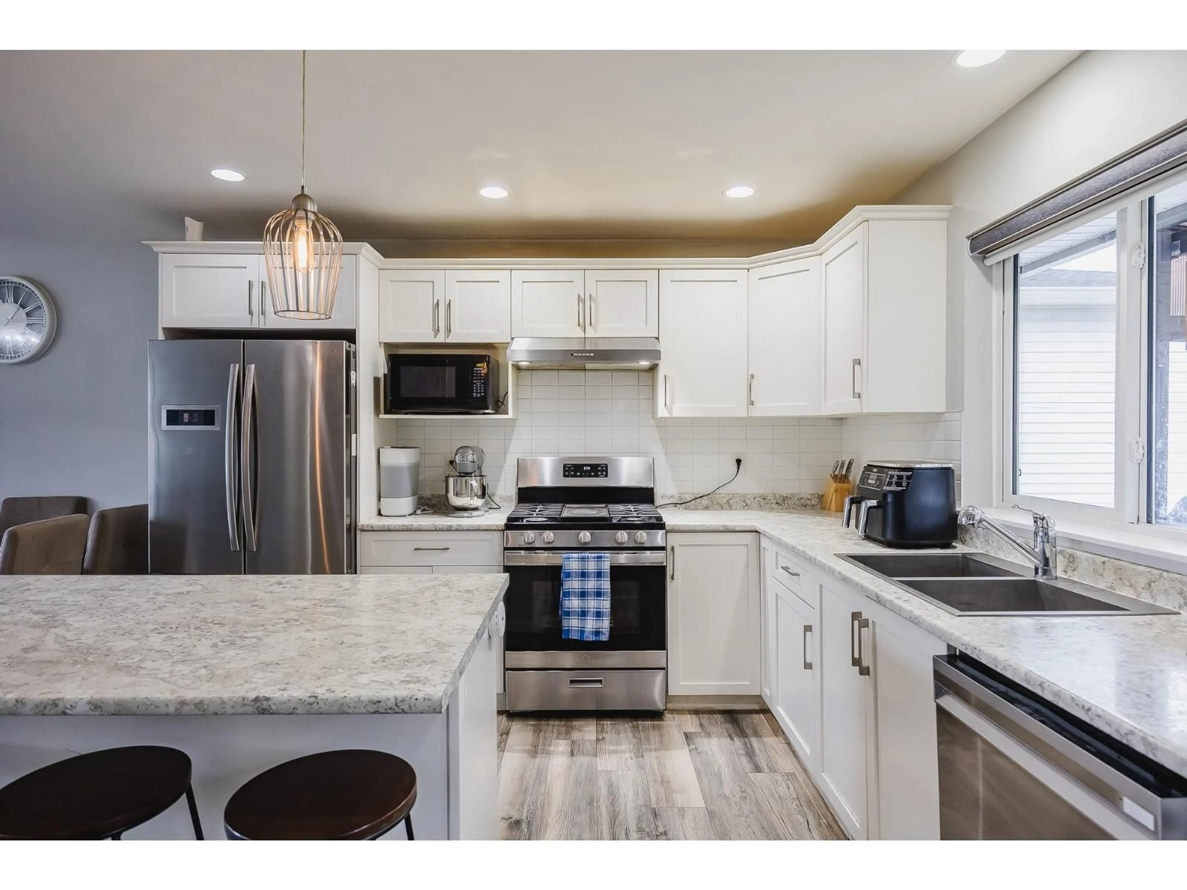 Open concept kitchen, unknown for 45614 HERRON AVENUE, Chilliwack British Columbia V2P3G9