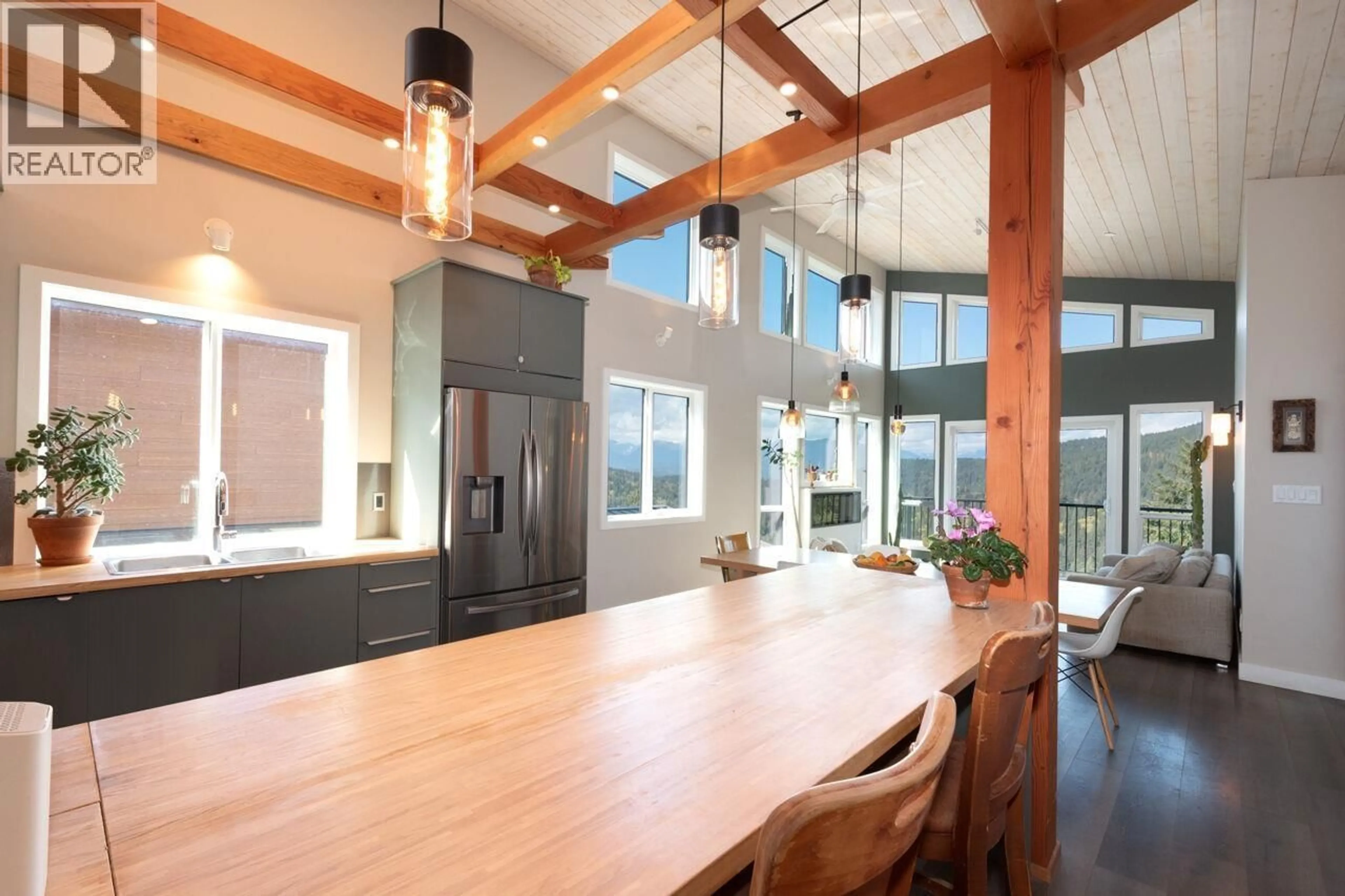 Open concept kitchen, unknown for 897 RIVENDELL DRIVE, Bowen Island British Columbia V0N1G1