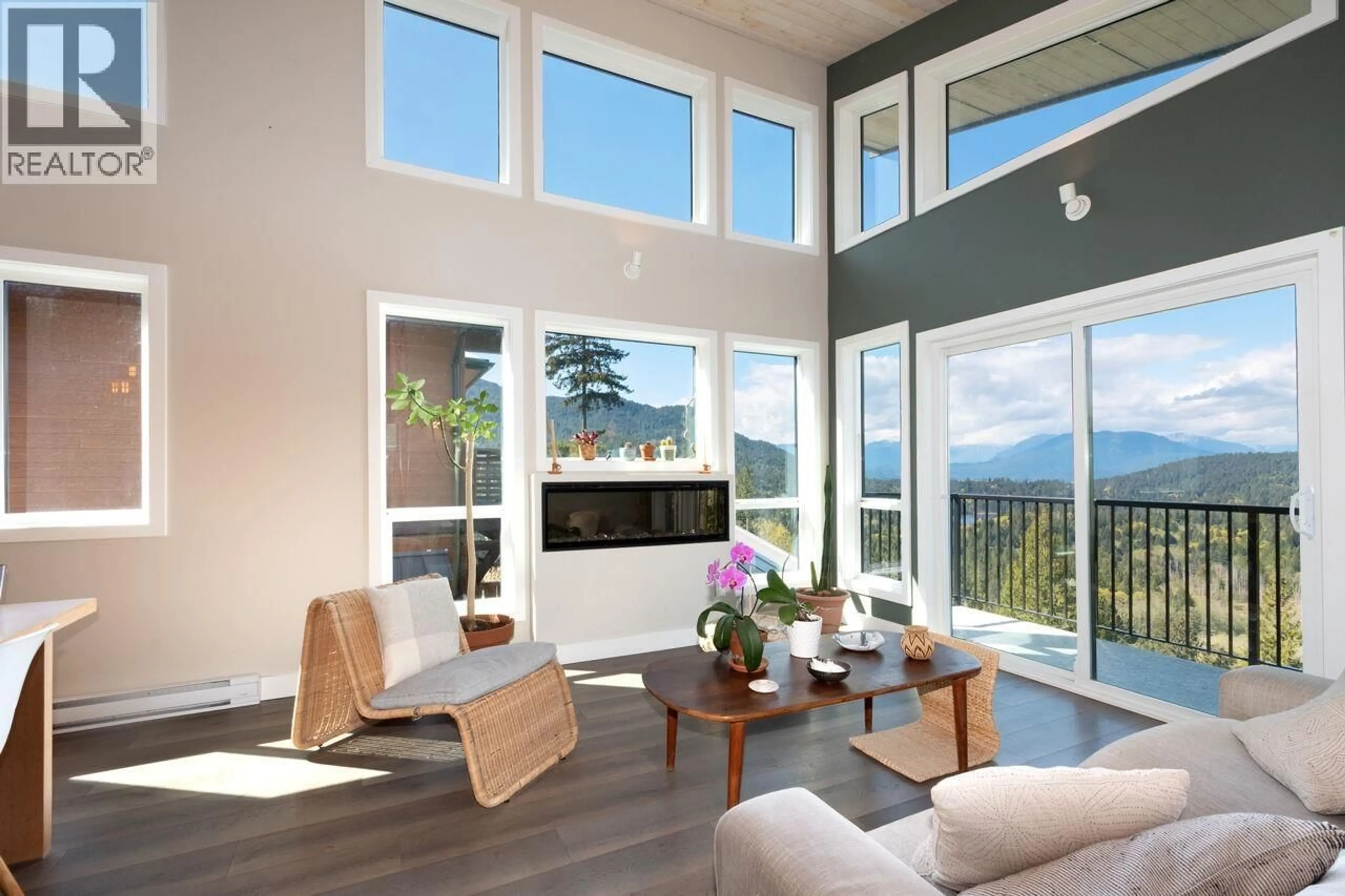 Living room with furniture, unknown for 897 RIVENDELL DRIVE, Bowen Island British Columbia V0N1G1