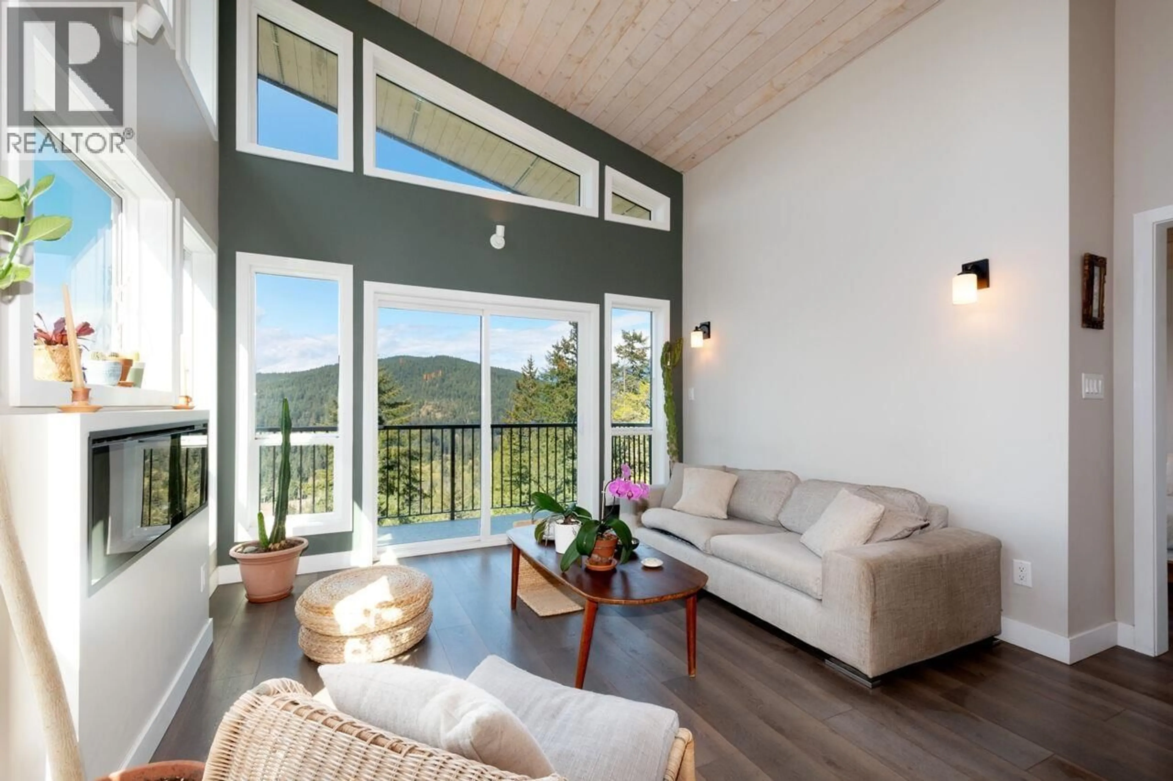 Living room with furniture, wood/laminate floor for 897 RIVENDELL DRIVE, Bowen Island British Columbia V0N1G1