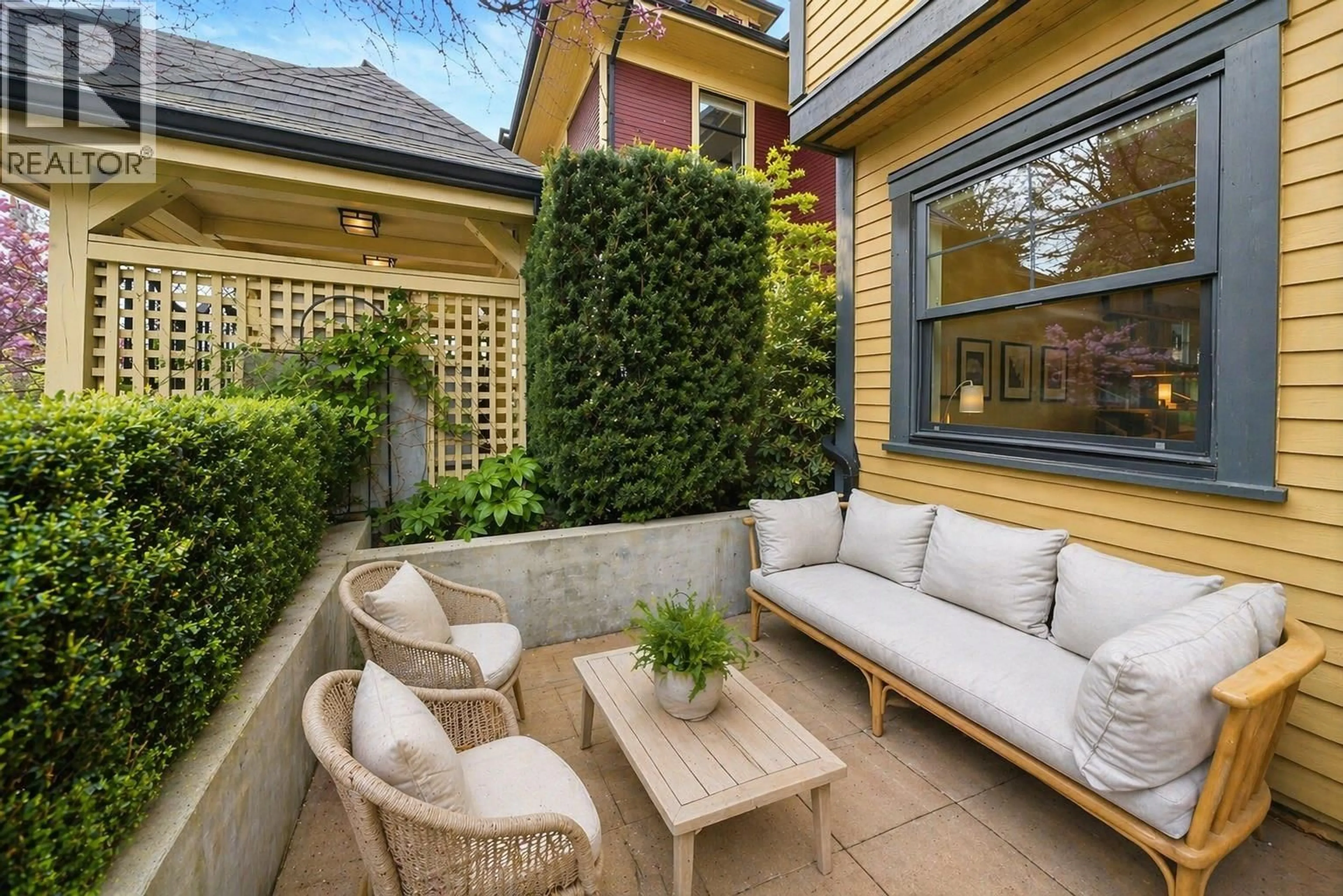 Patio, street for 1837 CHARLES STREET, Vancouver British Columbia V5L0B2