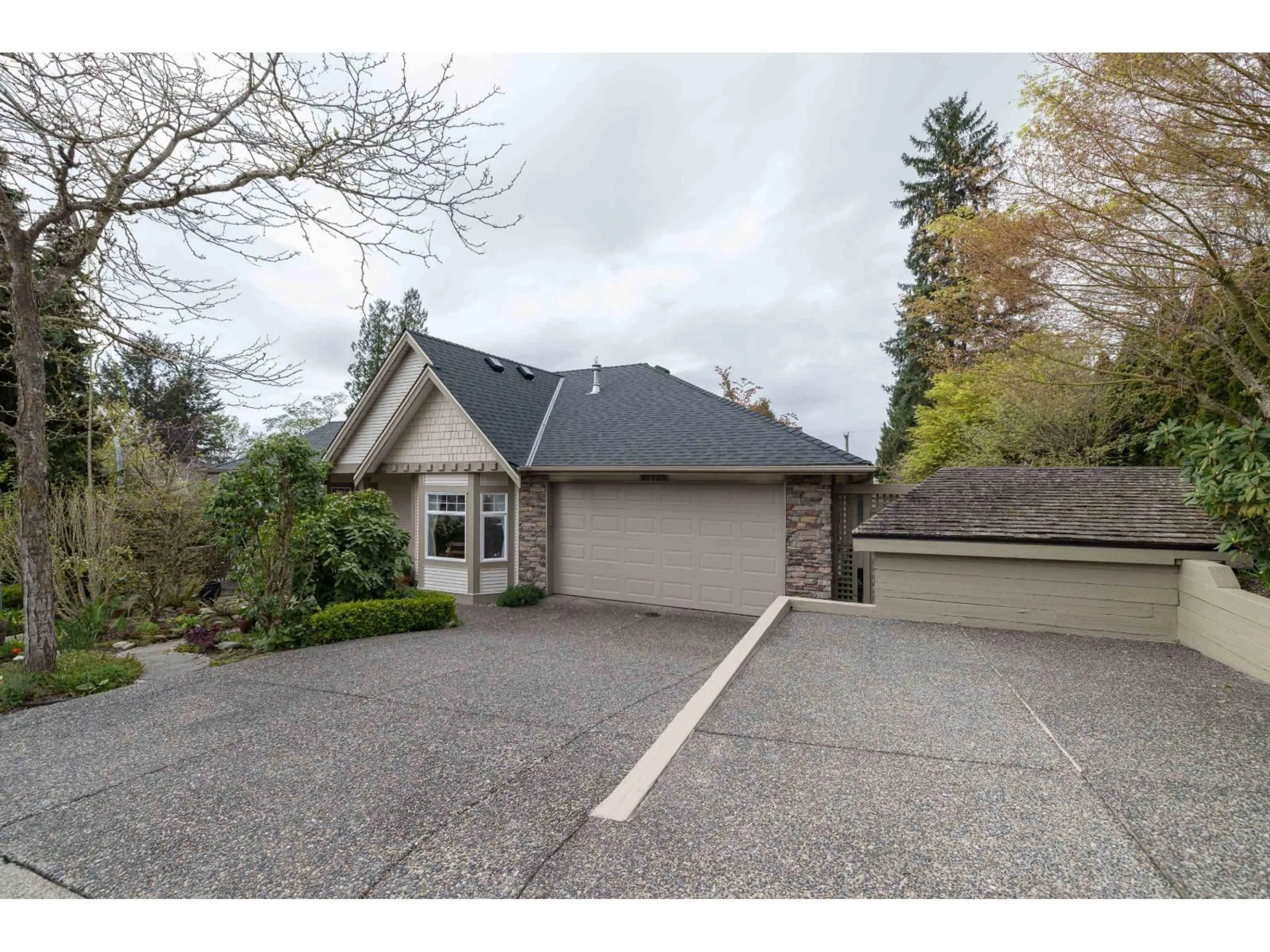 A pic from outside/outdoor area/front of a property/back of a property/a pic from drone, street for 21735 47B AVENUE, Langley British Columbia V3A8T3