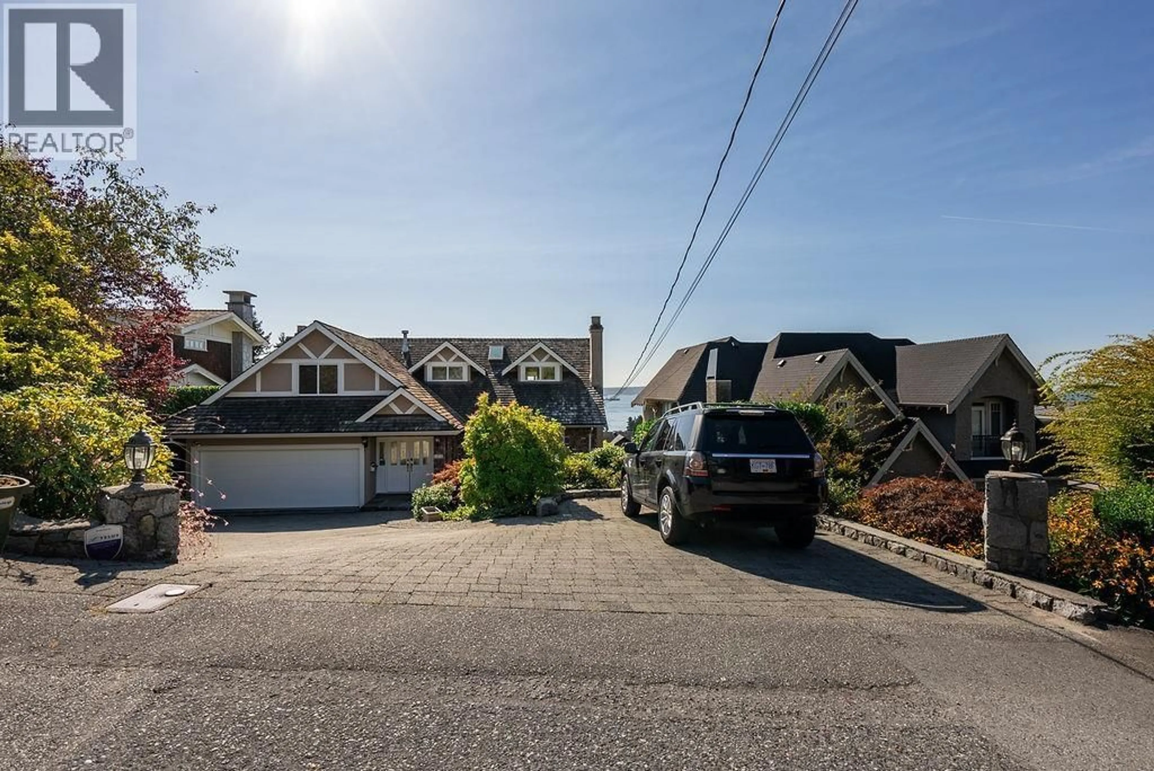 A pic from outside/outdoor area/front of a property/back of a property/a pic from drone, street for 2316 NELSON AVENUE, West Vancouver British Columbia V7V2R2