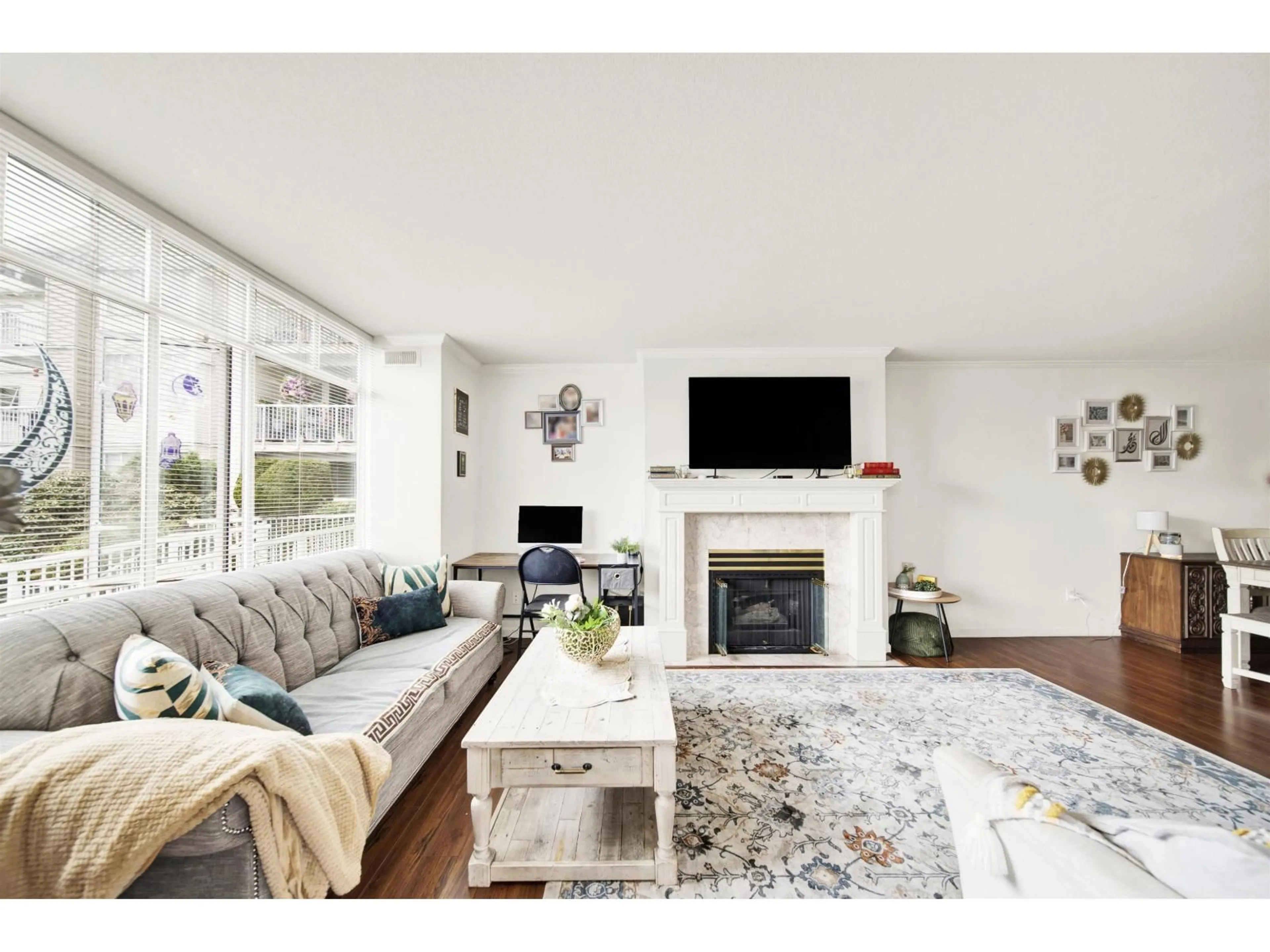 Living room with furniture, unknown for 102 - 9765 140 STREET, Surrey British Columbia V3T5S5