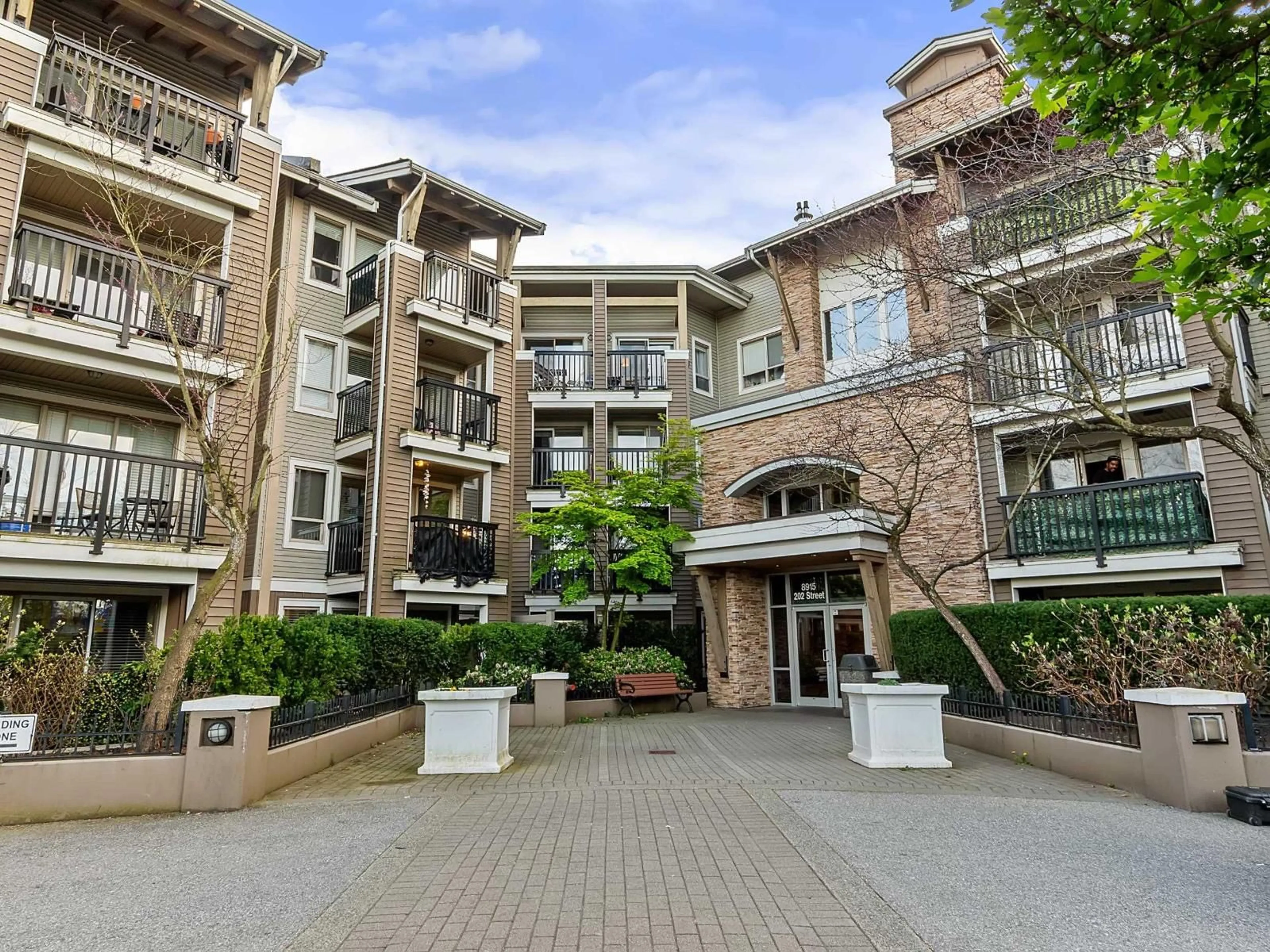 Indoor foyer for 322 - 8915 202 STREET, Langley British Columbia V1M0B5