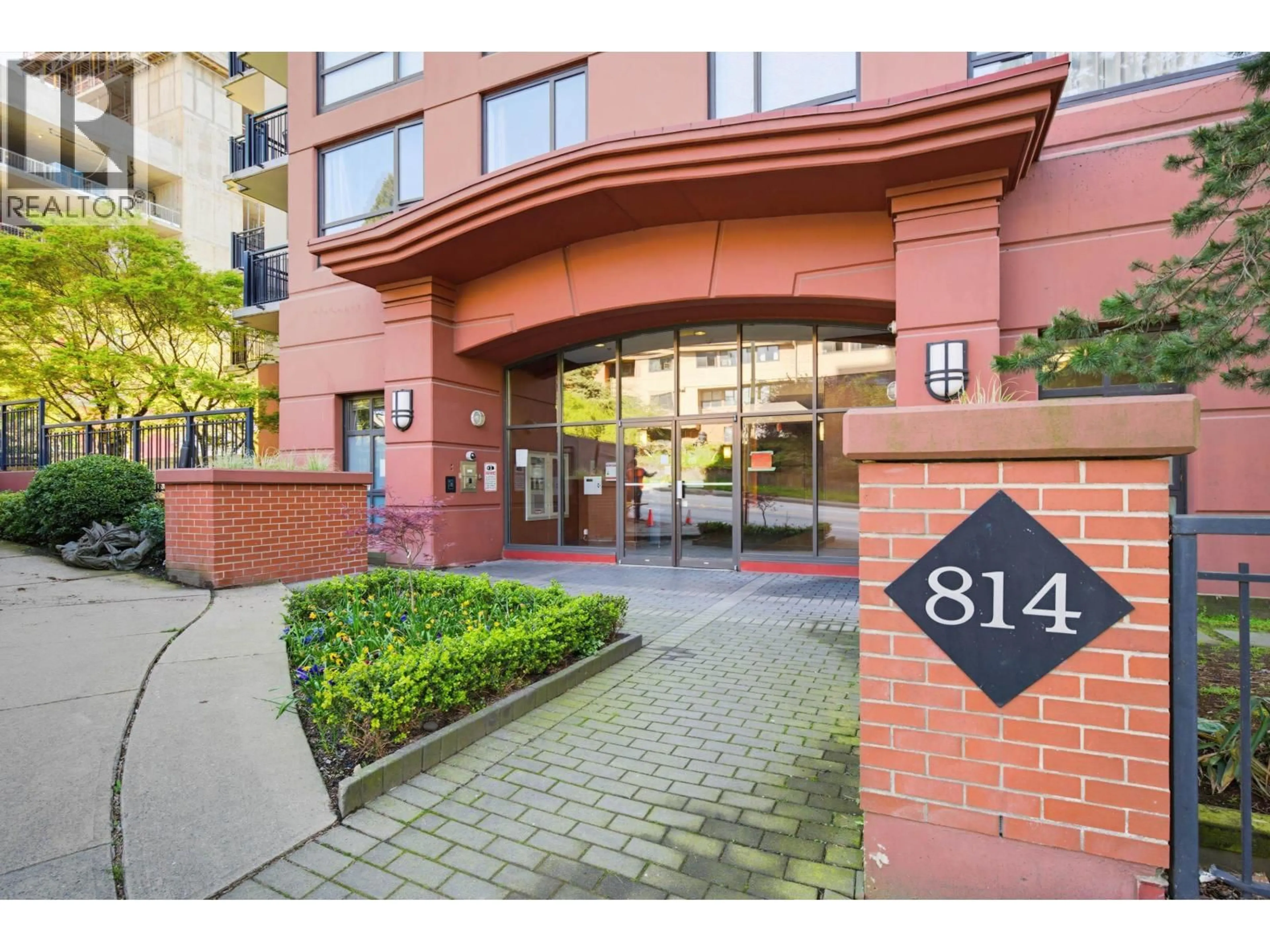Indoor foyer for 1103 - 814 ROYAL AVENUE, New Westminster British Columbia V3M1J9
