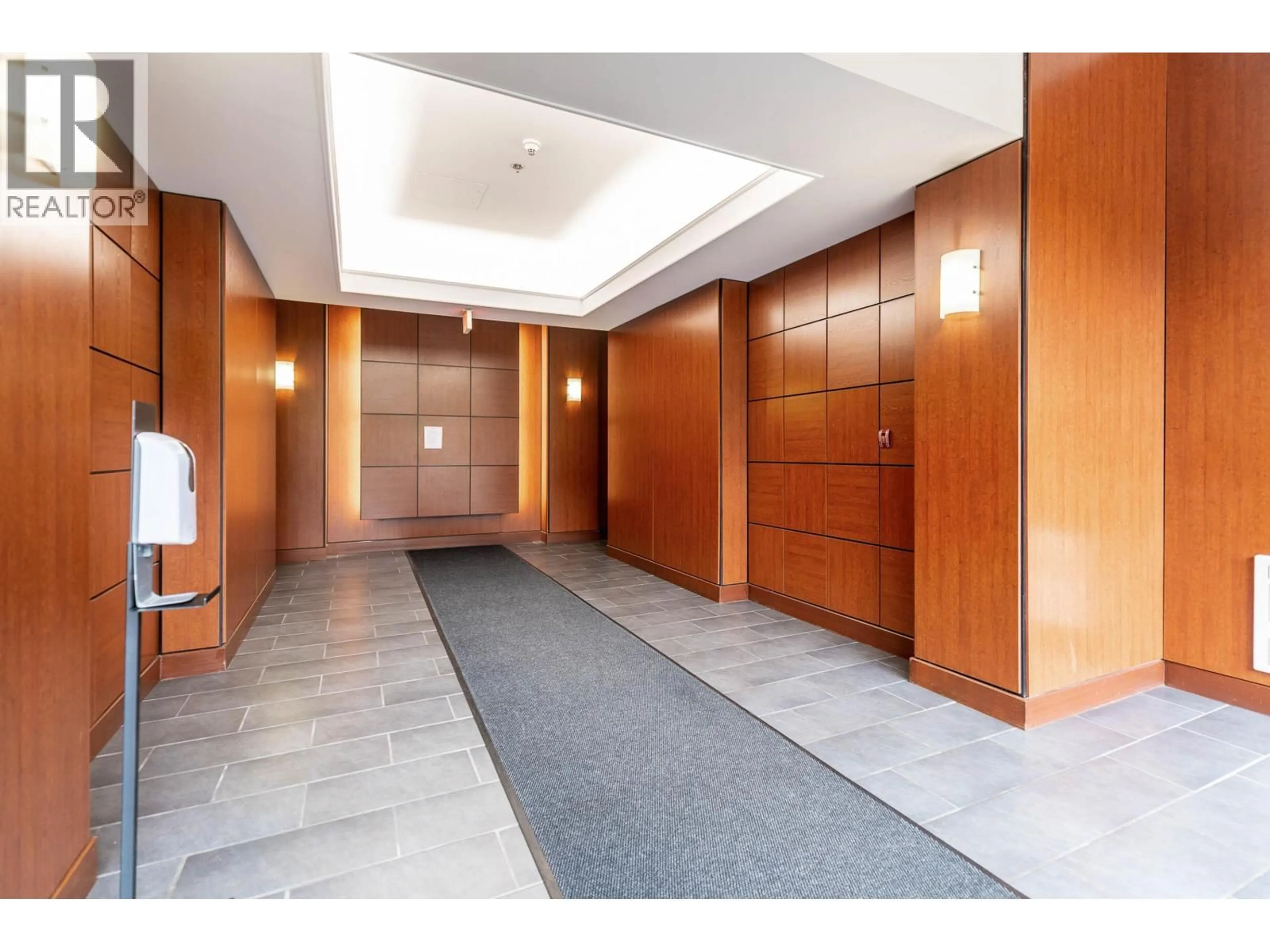 Indoor foyer for 1103 - 814 ROYAL AVENUE, New Westminster British Columbia V3M1J9