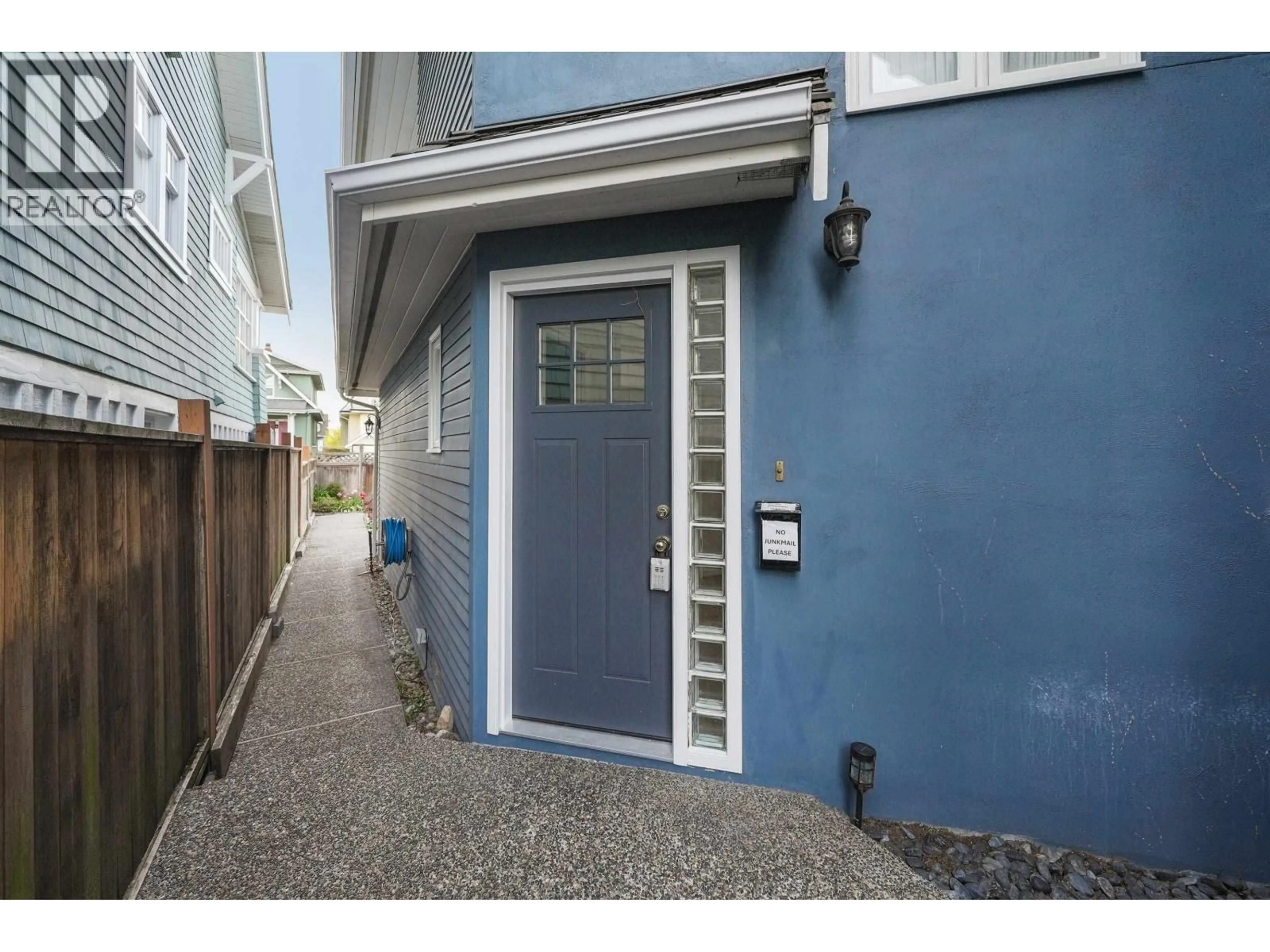 Unknown for 3174 3RD AVENUE, Vancouver British Columbia V6K1N3