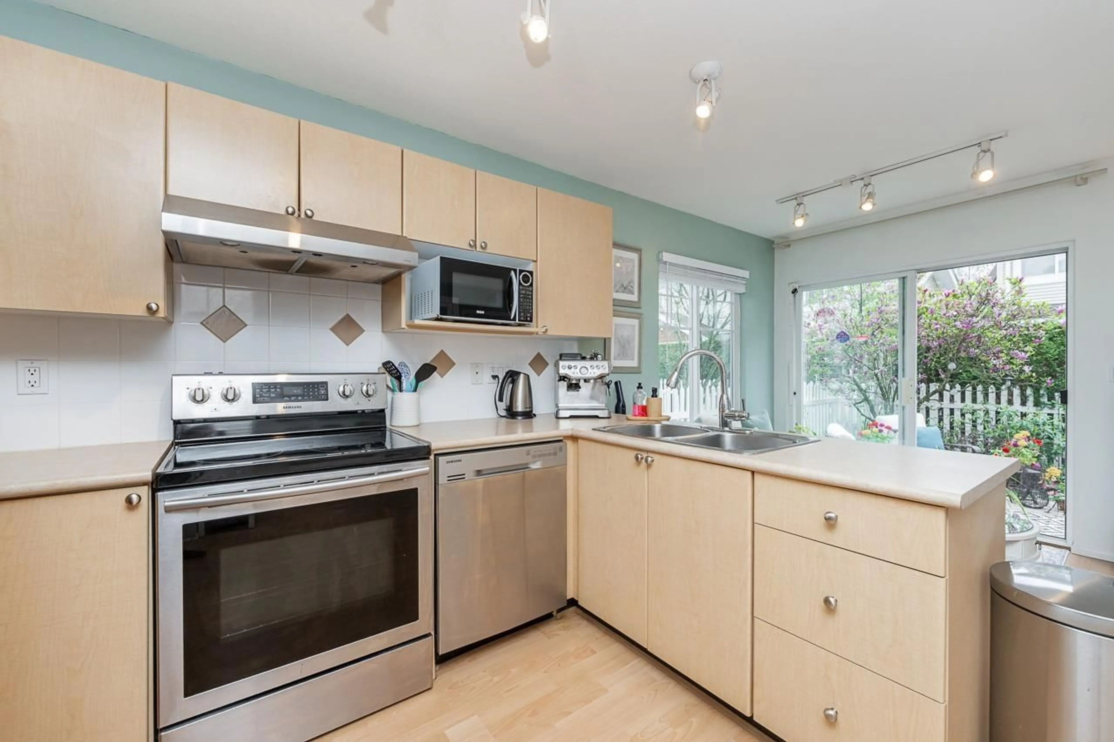 Unknown for 53 - 12110 75A AVENUE, Surrey British Columbia V3W1M1