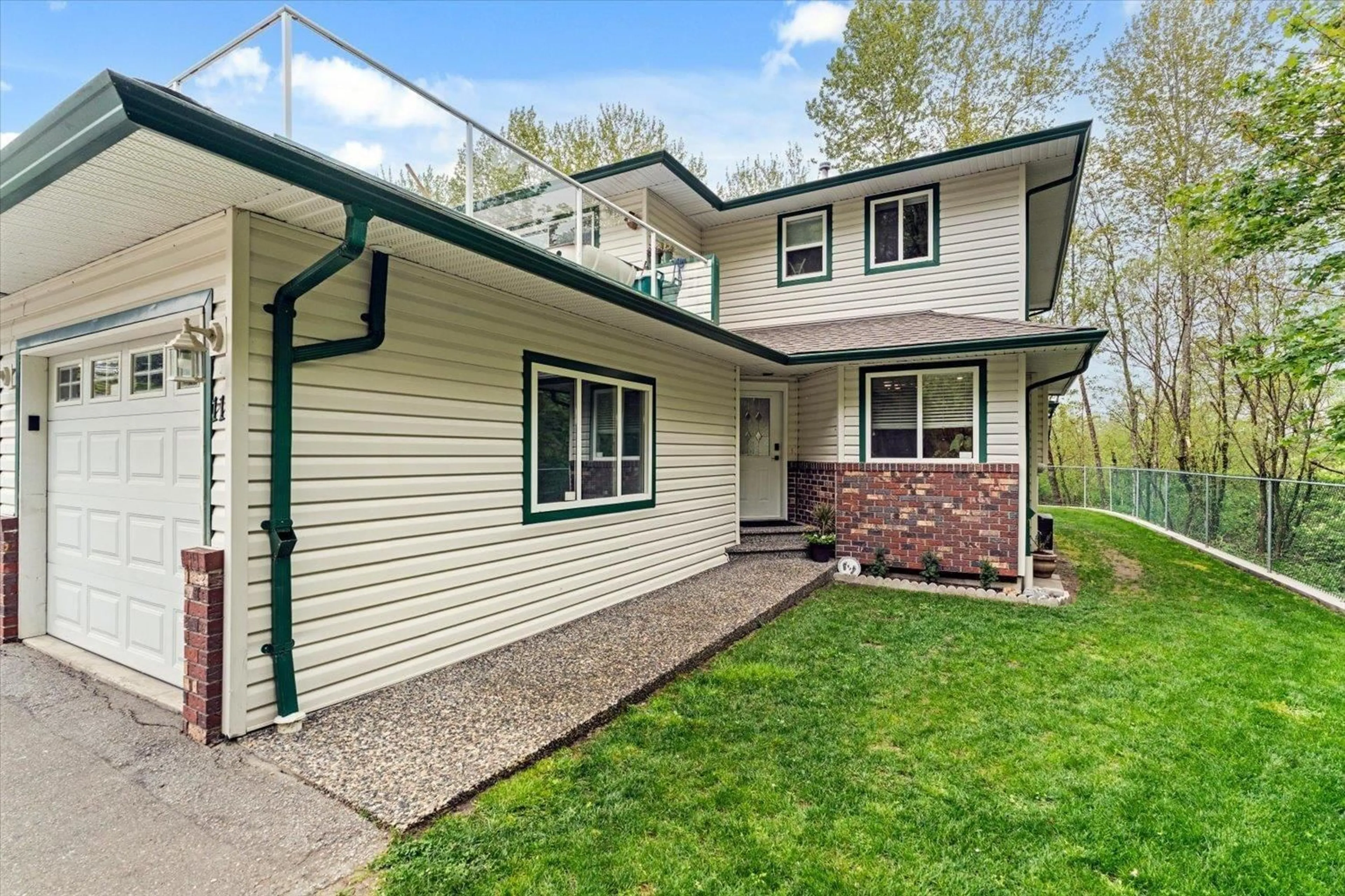 Home with vinyl exterior material, street for 11 - 34250 HAZELWOOD AVENUE, Abbotsford British Columbia V2S7L4