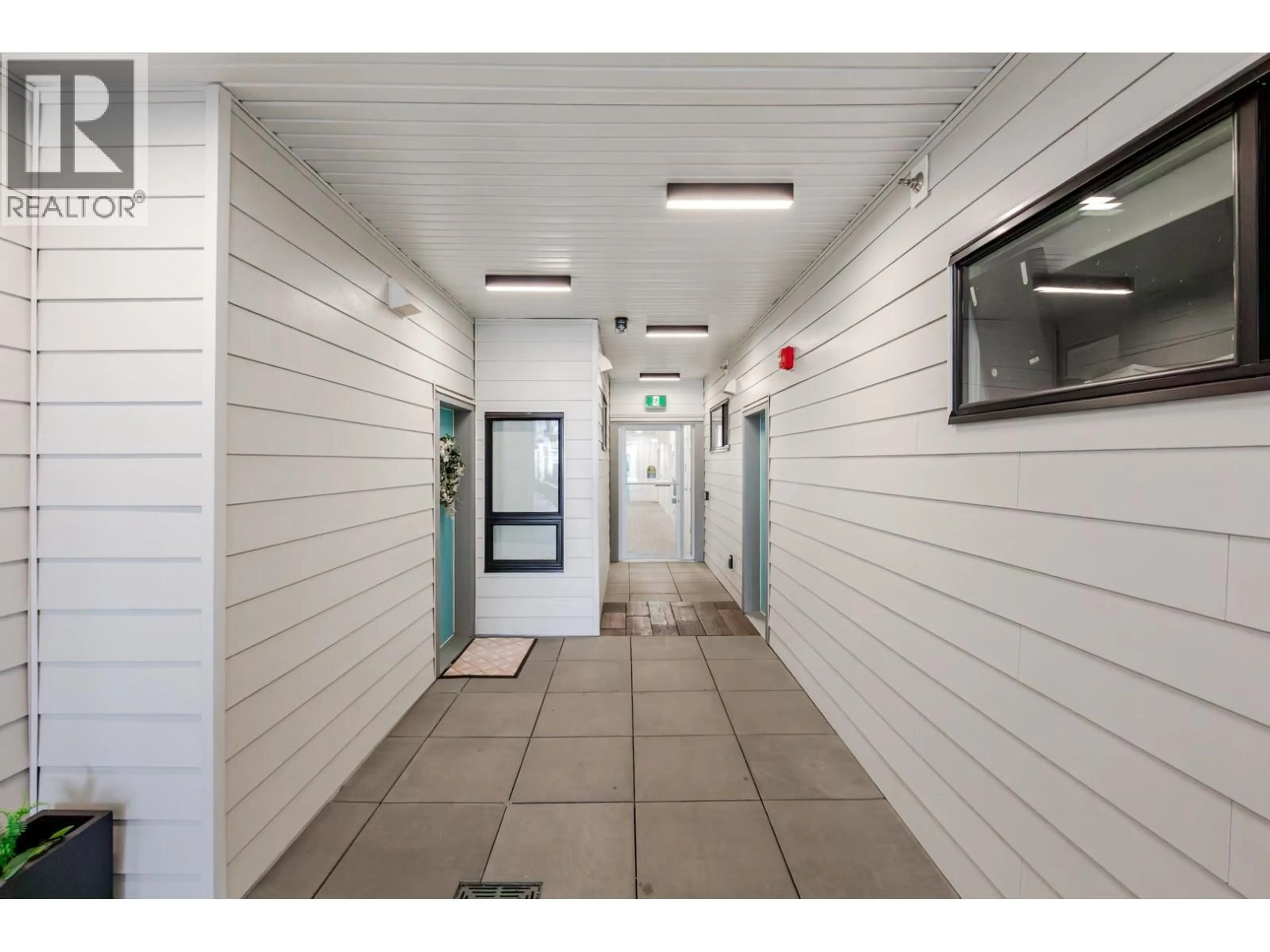 Indoor foyer for 313 - 2345 RINDALL AVENUE, Port Coquitlam British Columbia V3C1V3