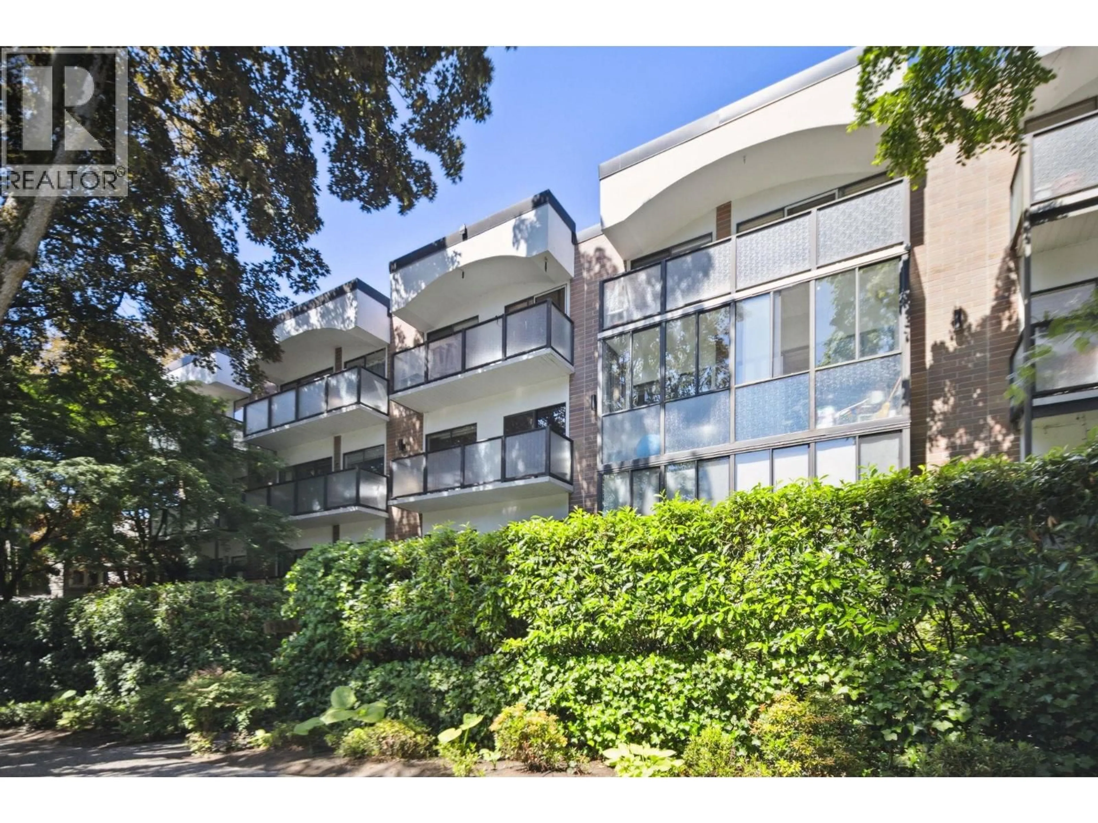 A pic from outside/outdoor area/front of a property/back of a property/a pic from drone, street for 409 - 1535 NELSON STREET, Vancouver British Columbia V6G1M2