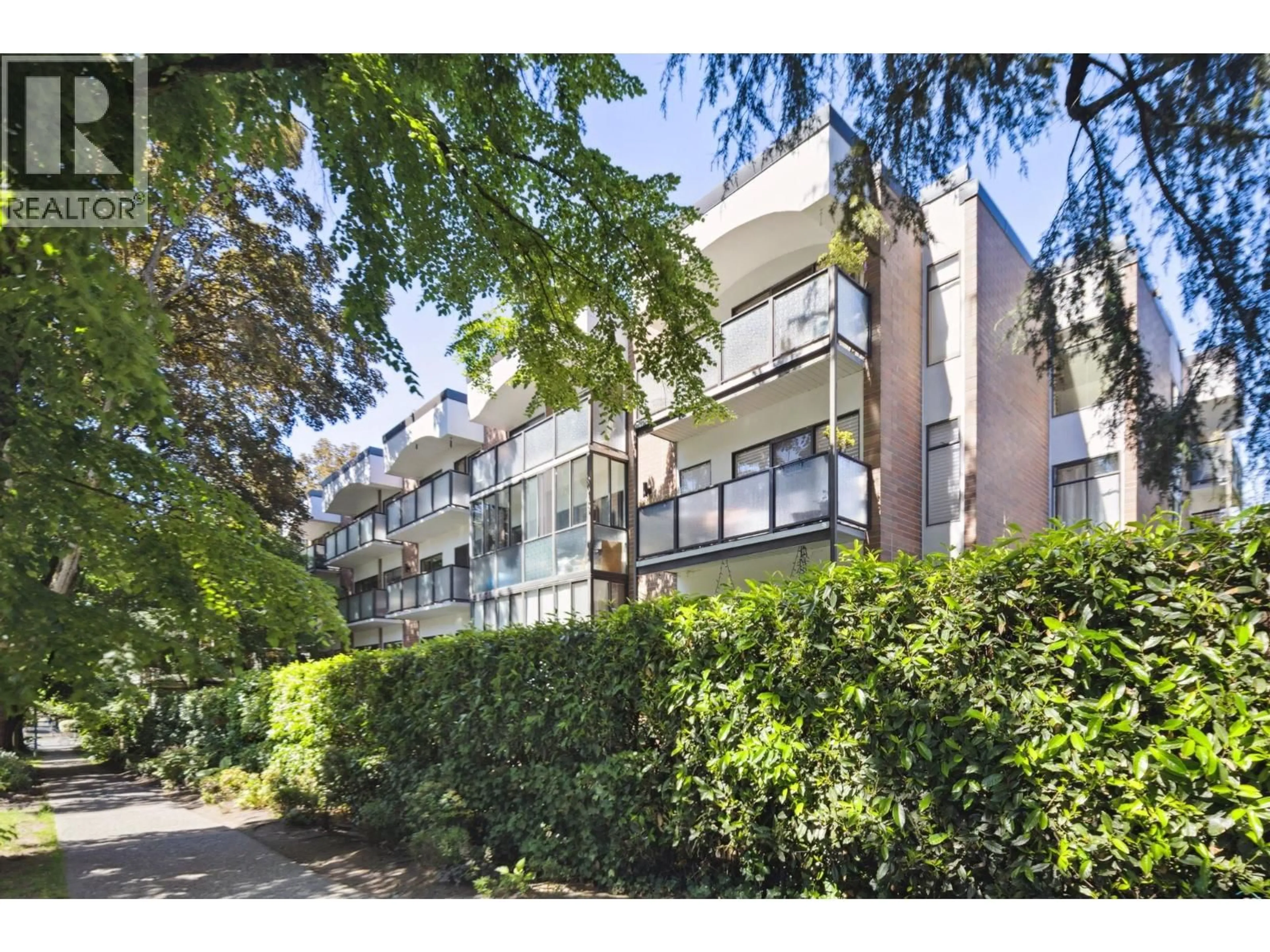 A pic from outside/outdoor area/front of a property/back of a property/a pic from drone, street for 409 - 1535 NELSON STREET, Vancouver British Columbia V6G1M2