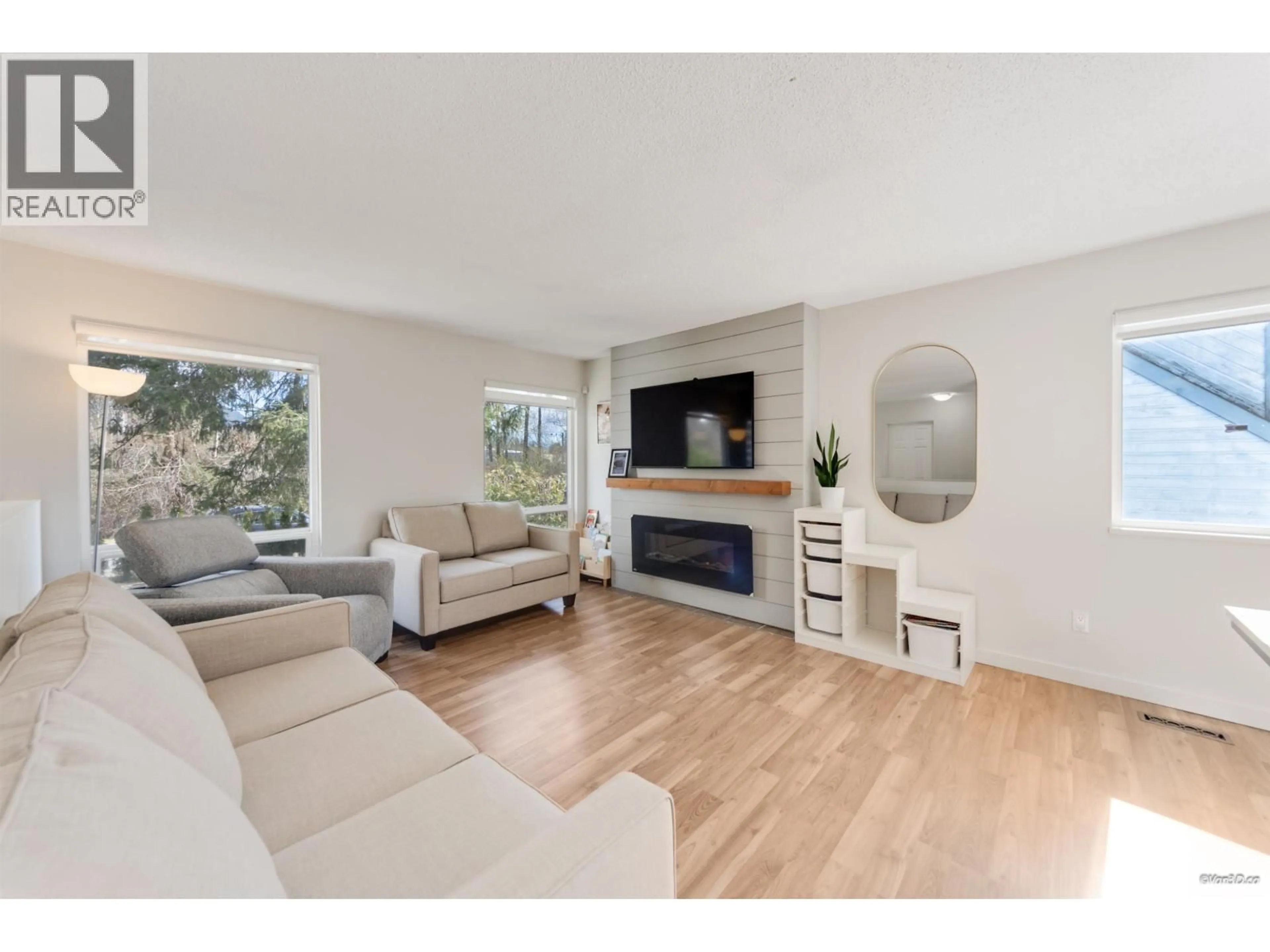 Living room with furniture, wood/laminate floor for 2978 FLEMING AVENUE, Coquitlam British Columbia V3C4S3