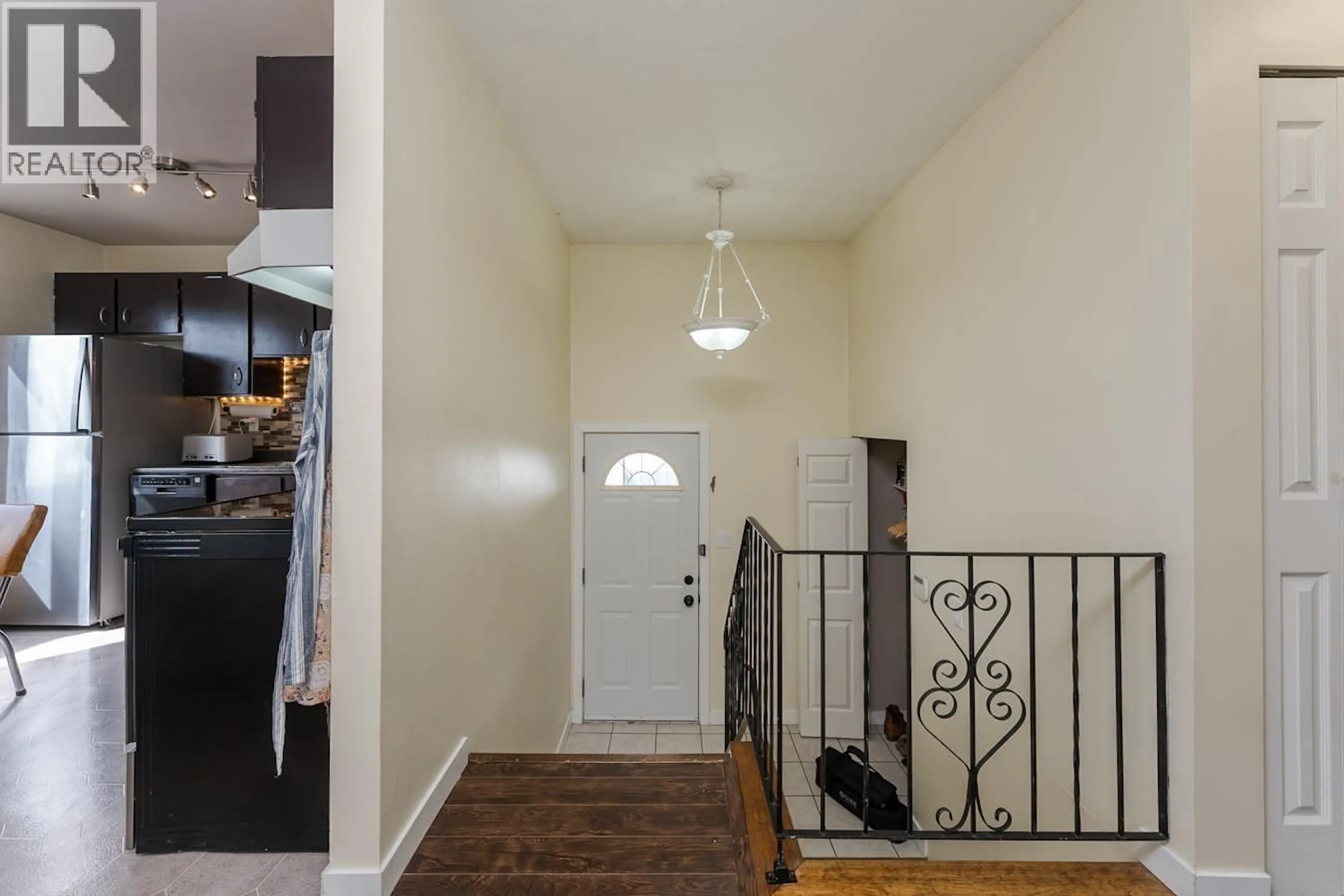 Indoor entryway for 1212 GENEVIEVE CRESCENT, Prince George British Columbia V2M4K4