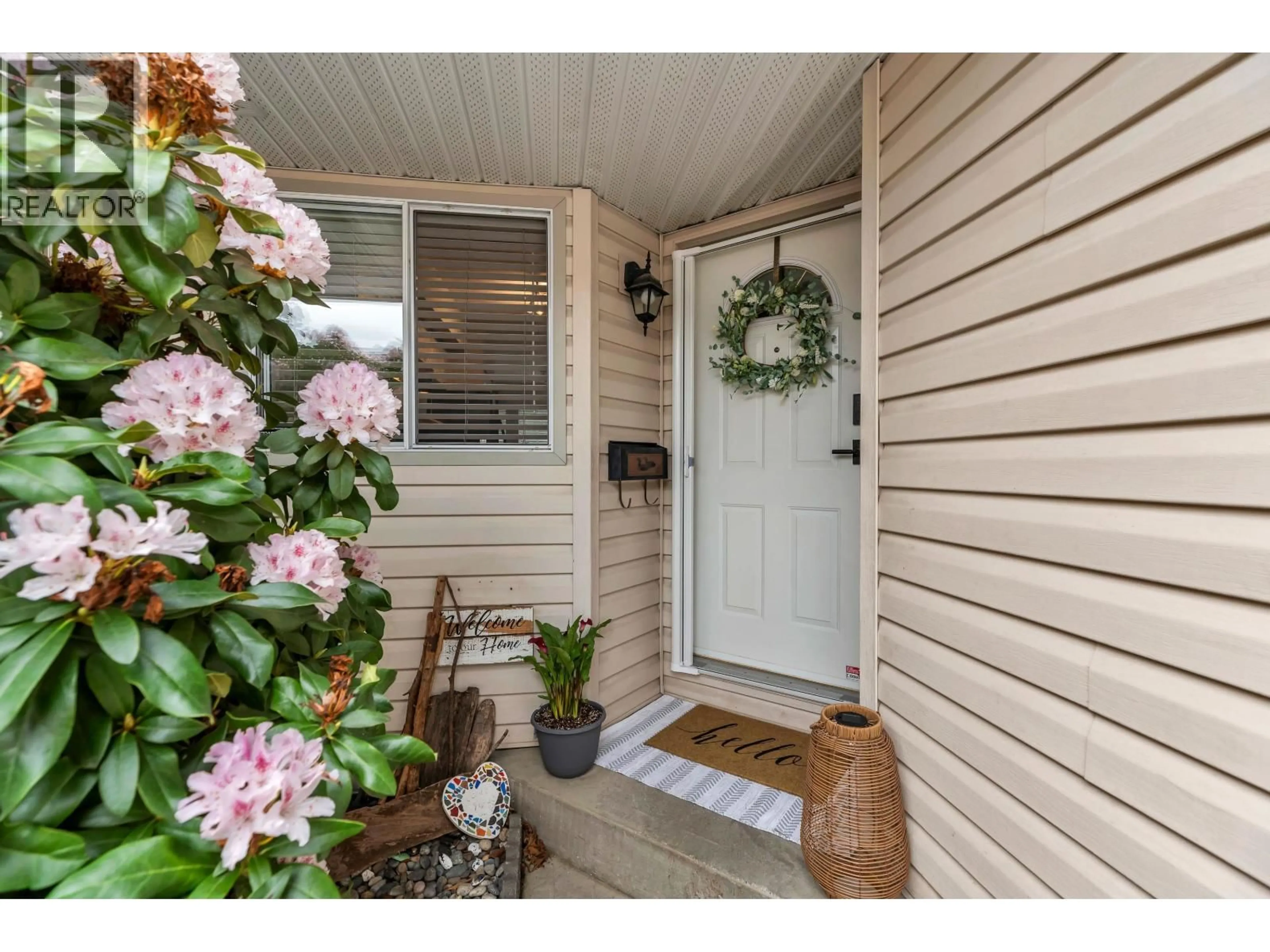 Indoor entryway for 6 - 12268 189A STREET, Pitt Meadows British Columbia V3Y2M7