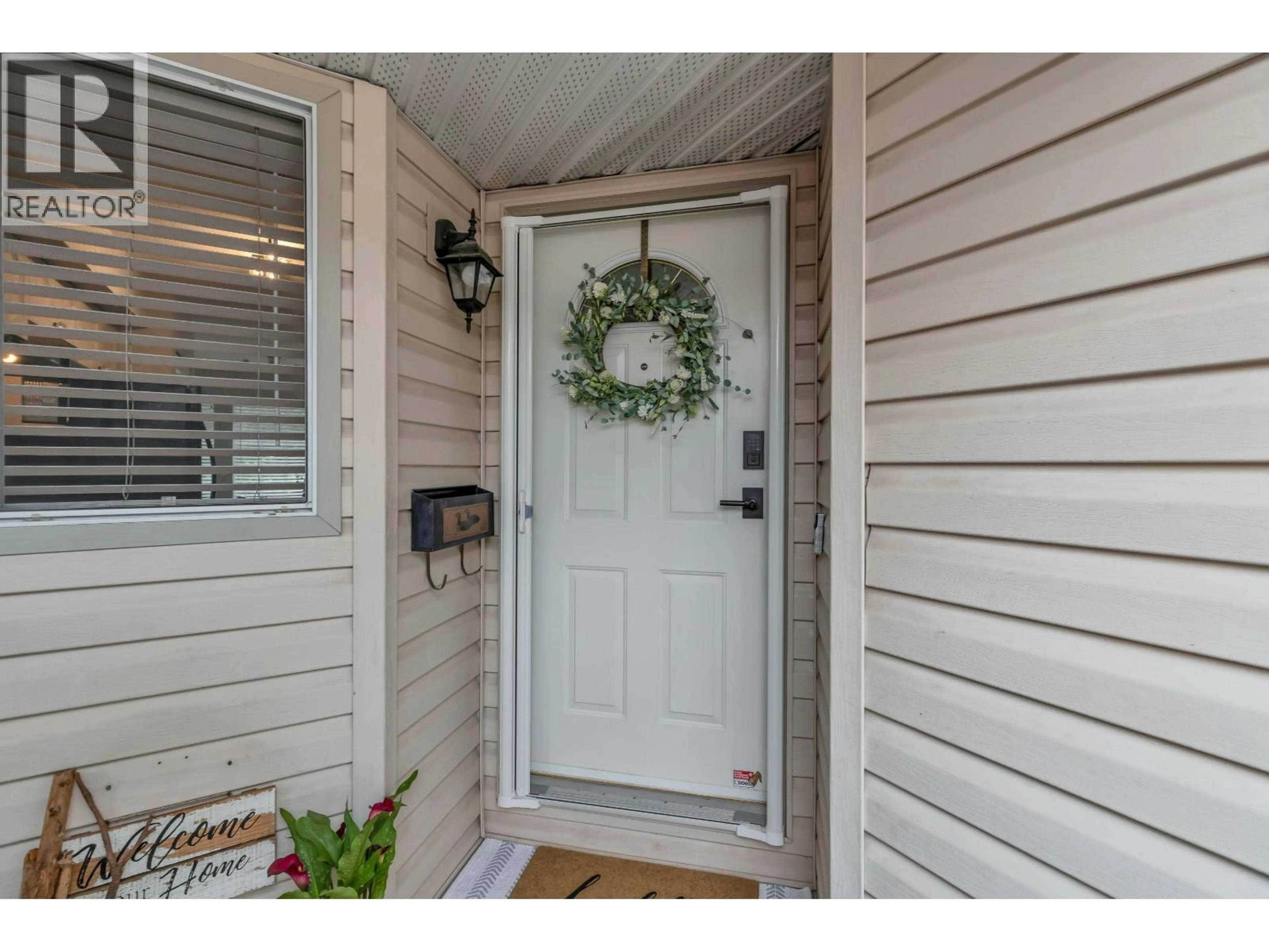 Indoor entryway for 6 - 12268 189A STREET, Pitt Meadows British Columbia V3Y2M7