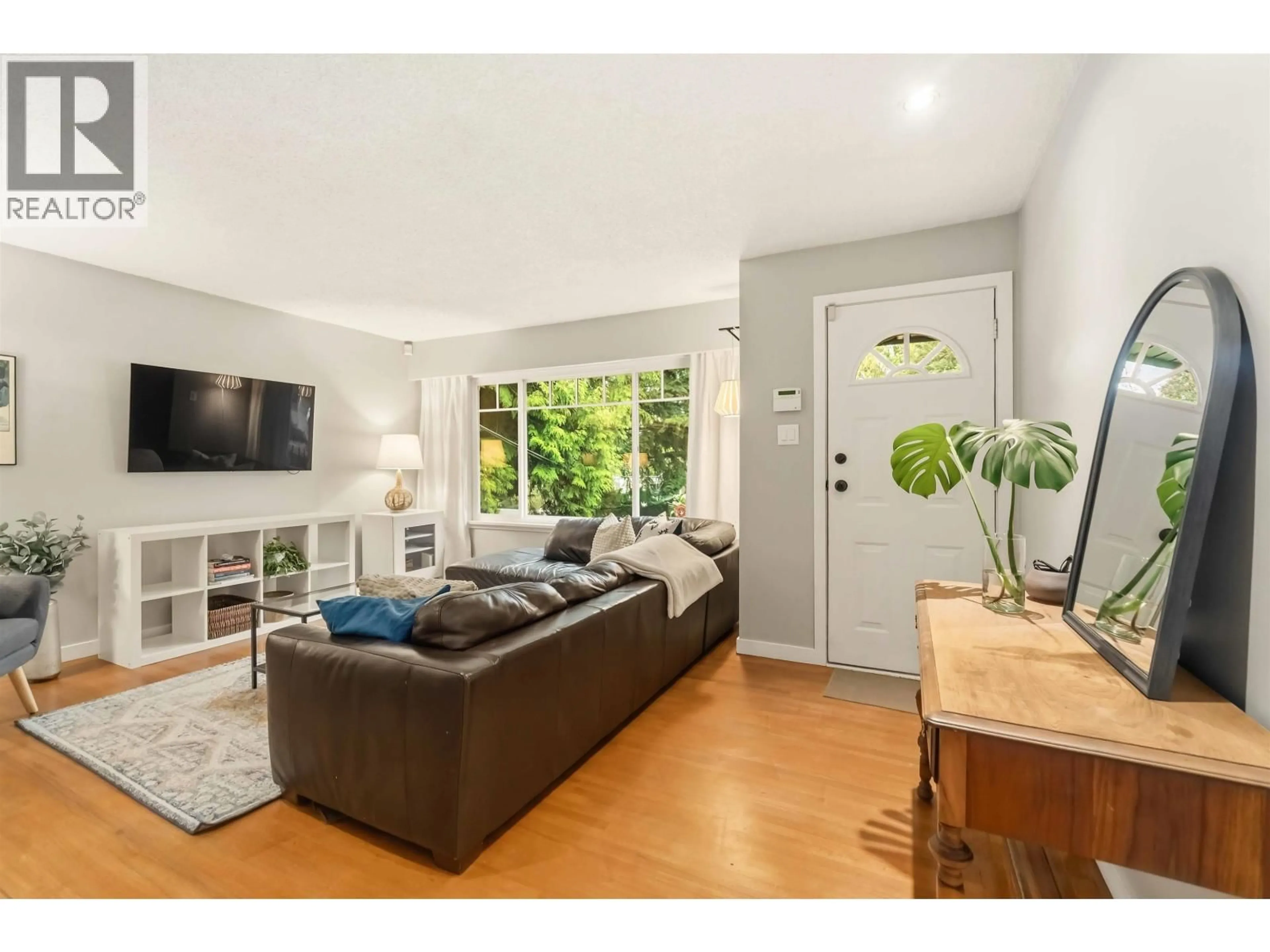 Living room with furniture, unknown for 209 CLEARVIEW DRIVE, Port Moody British Columbia V3H2S7