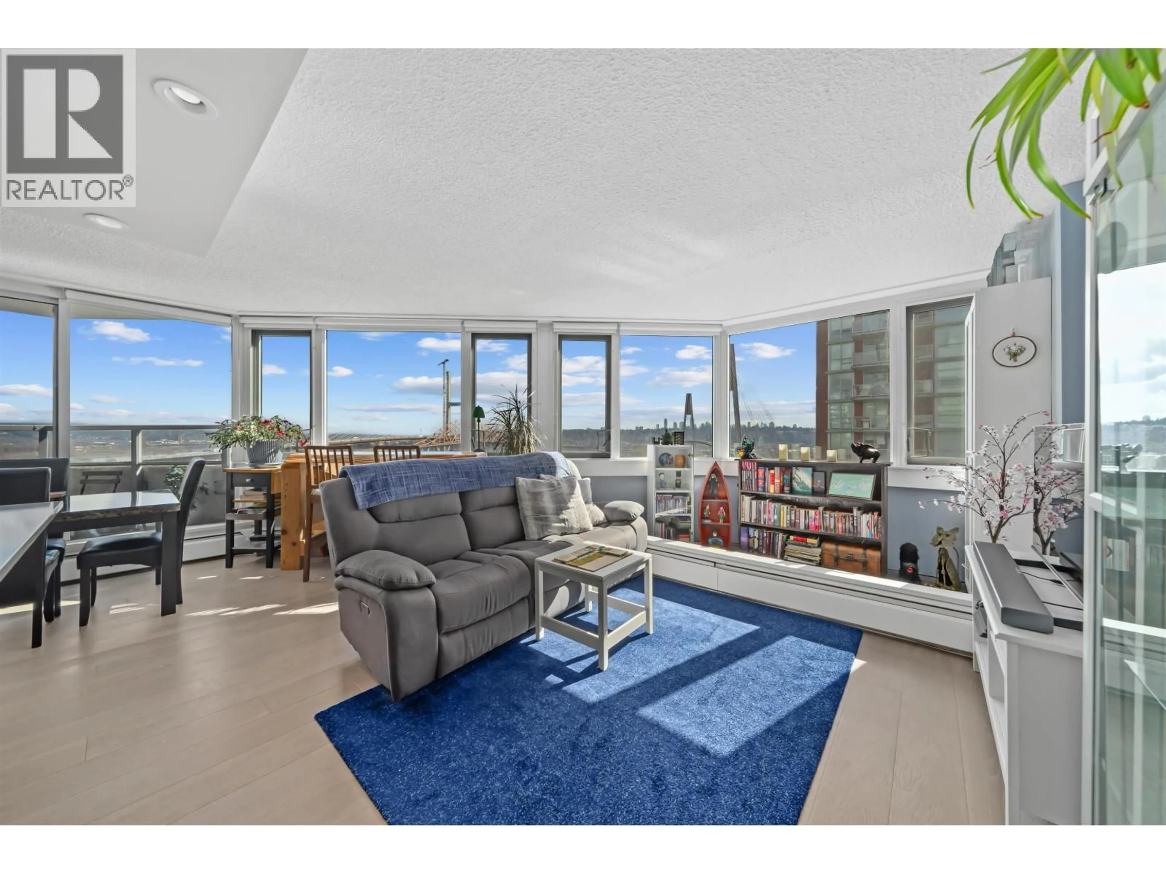 Living room with furniture, unknown for 903 - 31 ELLIOT STREET, New Westminster British Columbia V3L5C9