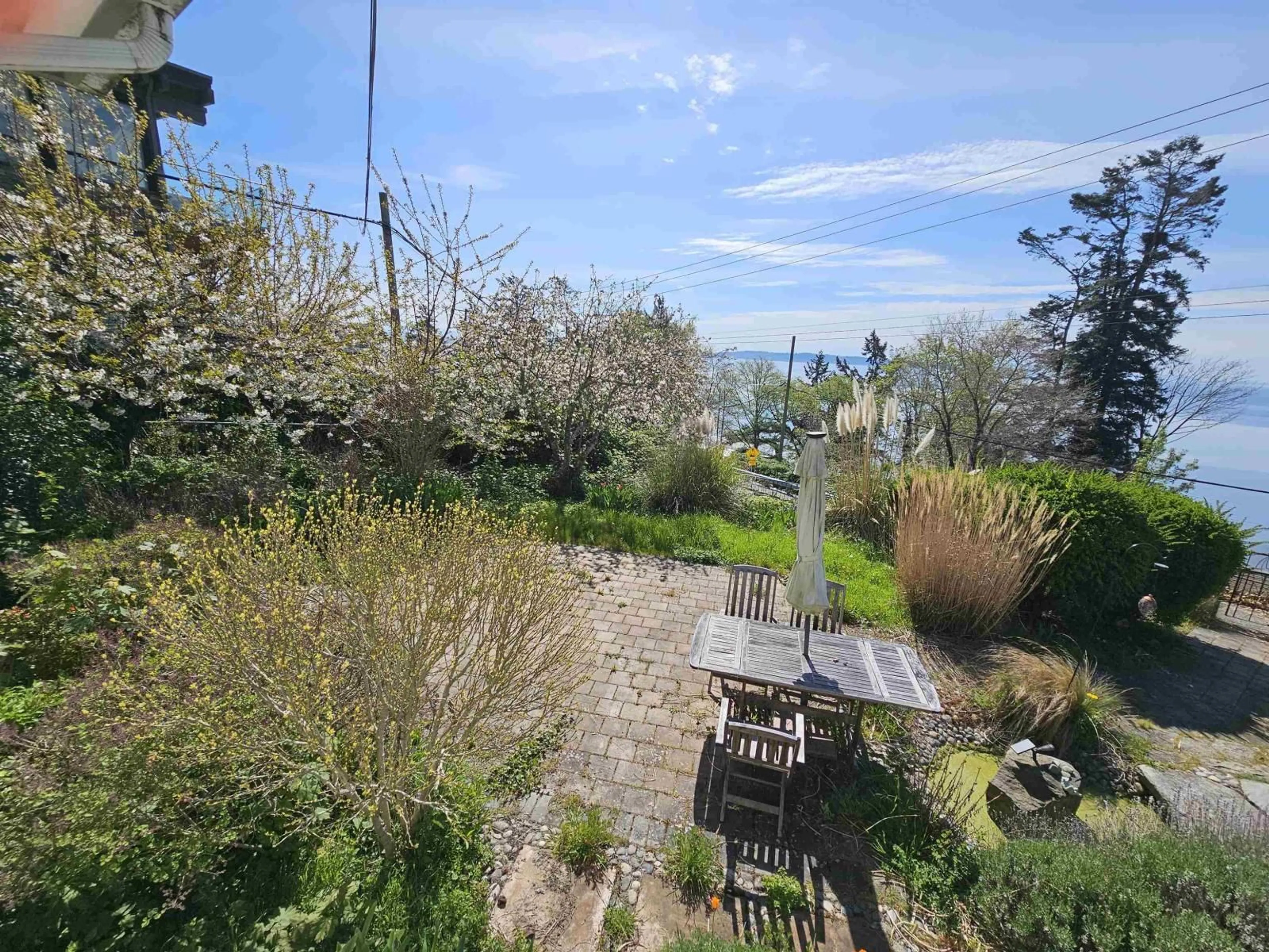 A pic from outside/outdoor area/front of a property/back of a property/a pic from drone, water/lake/river/ocean view for 14391 MARINE DRIVE, White Rock British Columbia V4B1B2