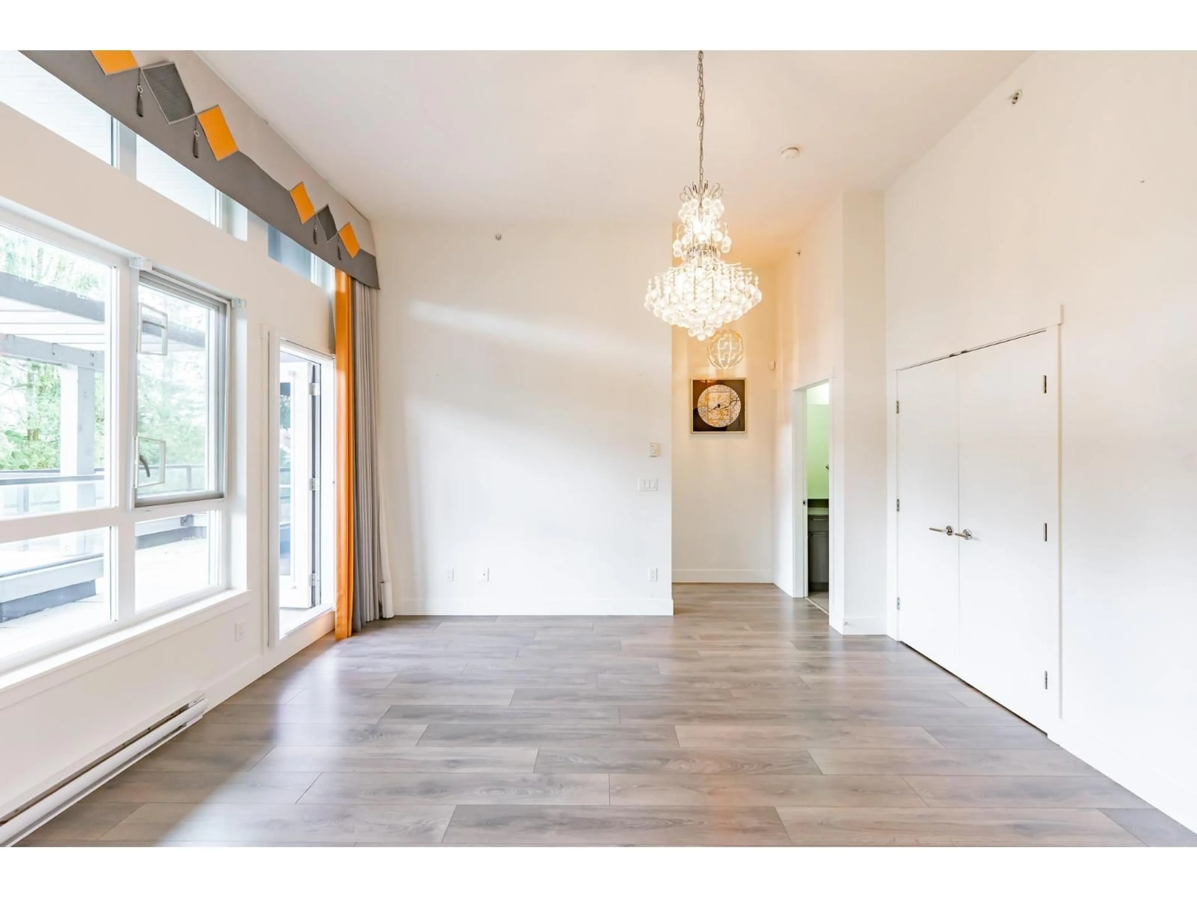 Indoor entryway for 405 - 15628 104 AVENUE, Surrey British Columbia V4N2J3