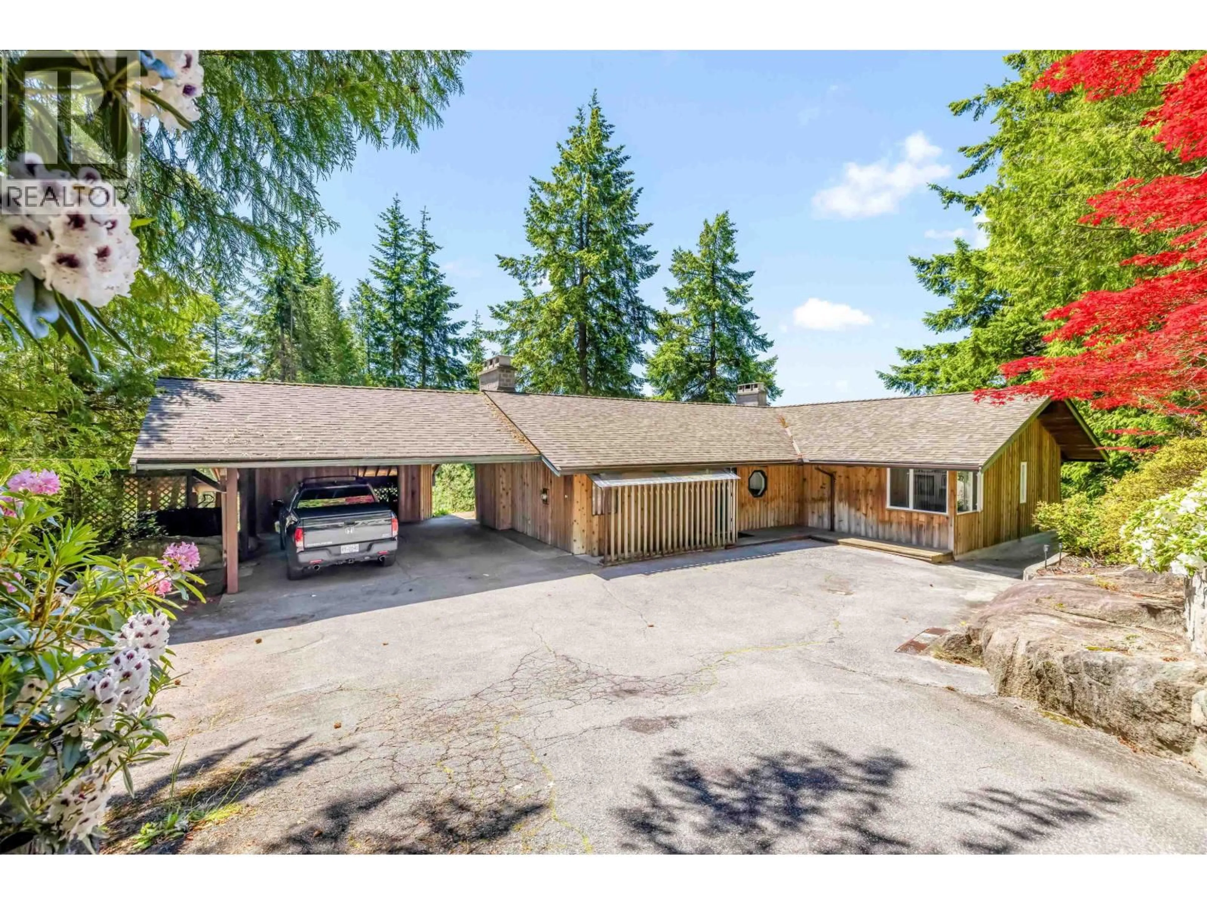 A pic from outside/outdoor area/front of a property/back of a property/a pic from drone, street for 4663 WOODRIDGE PLACE, West Vancouver British Columbia V7S2X1