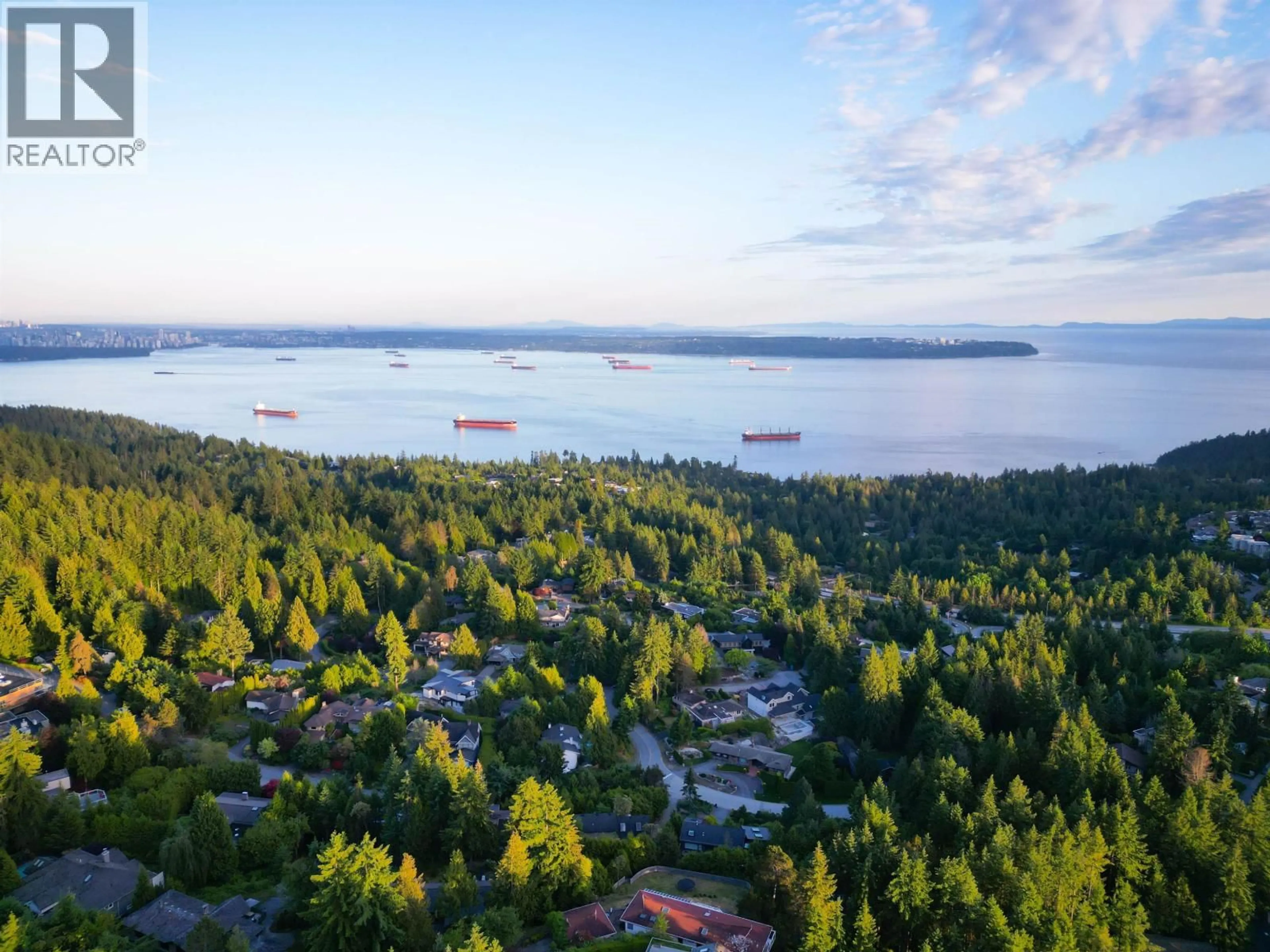 A pic from outside/outdoor area/front of a property/back of a property/a pic from drone, water/lake/river/ocean view for 4663 WOODRIDGE PLACE, West Vancouver British Columbia V7S2X1