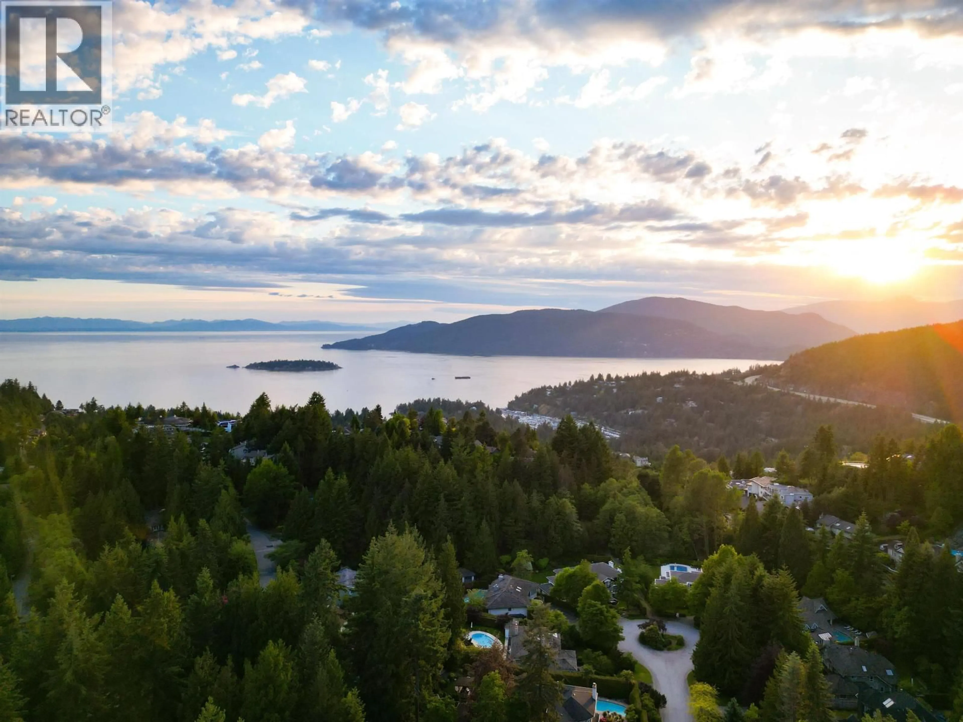 A pic from outside/outdoor area/front of a property/back of a property/a pic from drone, water/lake/river/ocean view for 4663 WOODRIDGE PLACE, West Vancouver British Columbia V7S2X1
