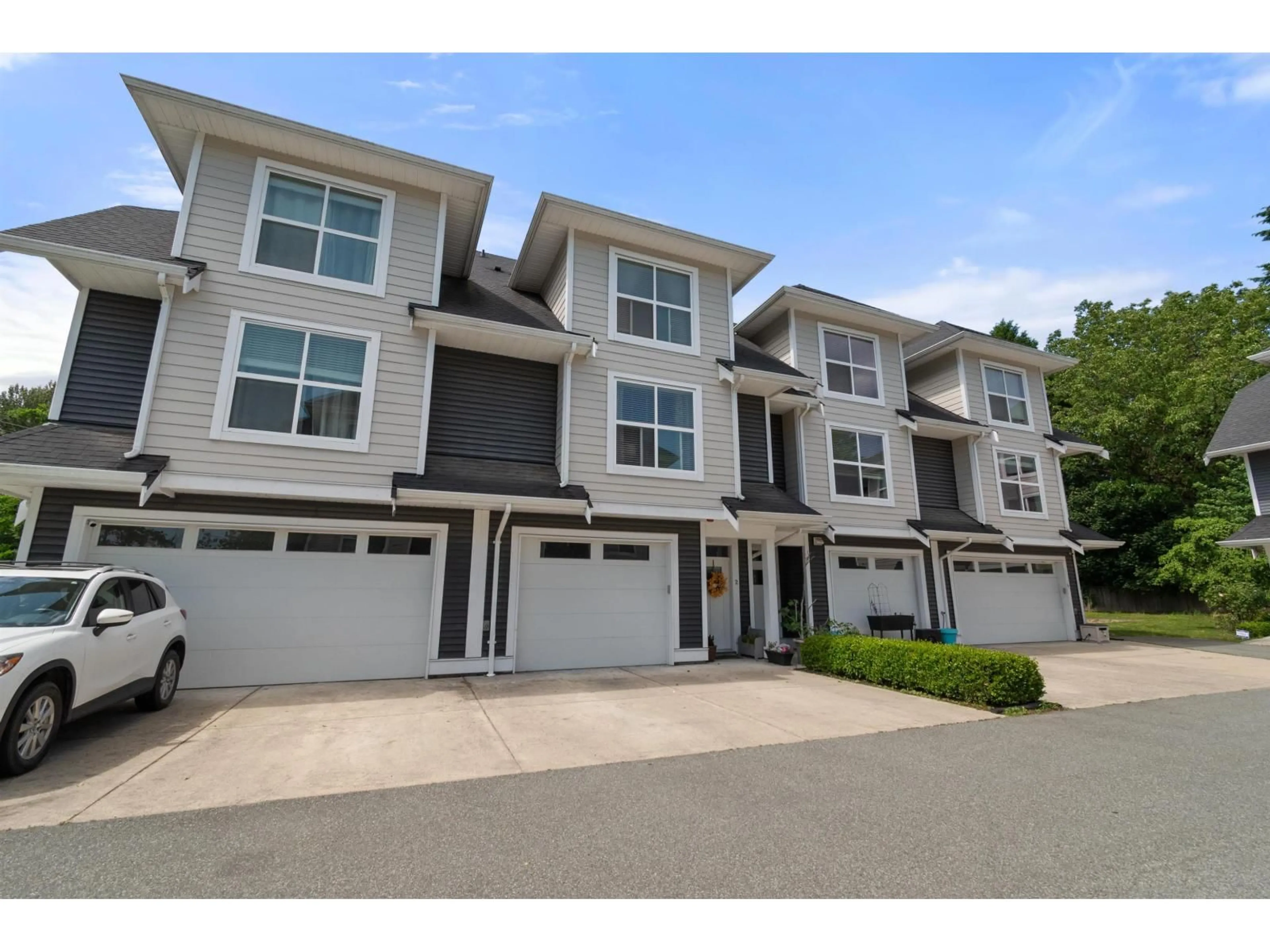 A pic from outside/outdoor area/front of a property/back of a property/a pic from drone, street for 2 - 45395 SPADINA AVENUE, Chilliwack British Columbia V2P0H3