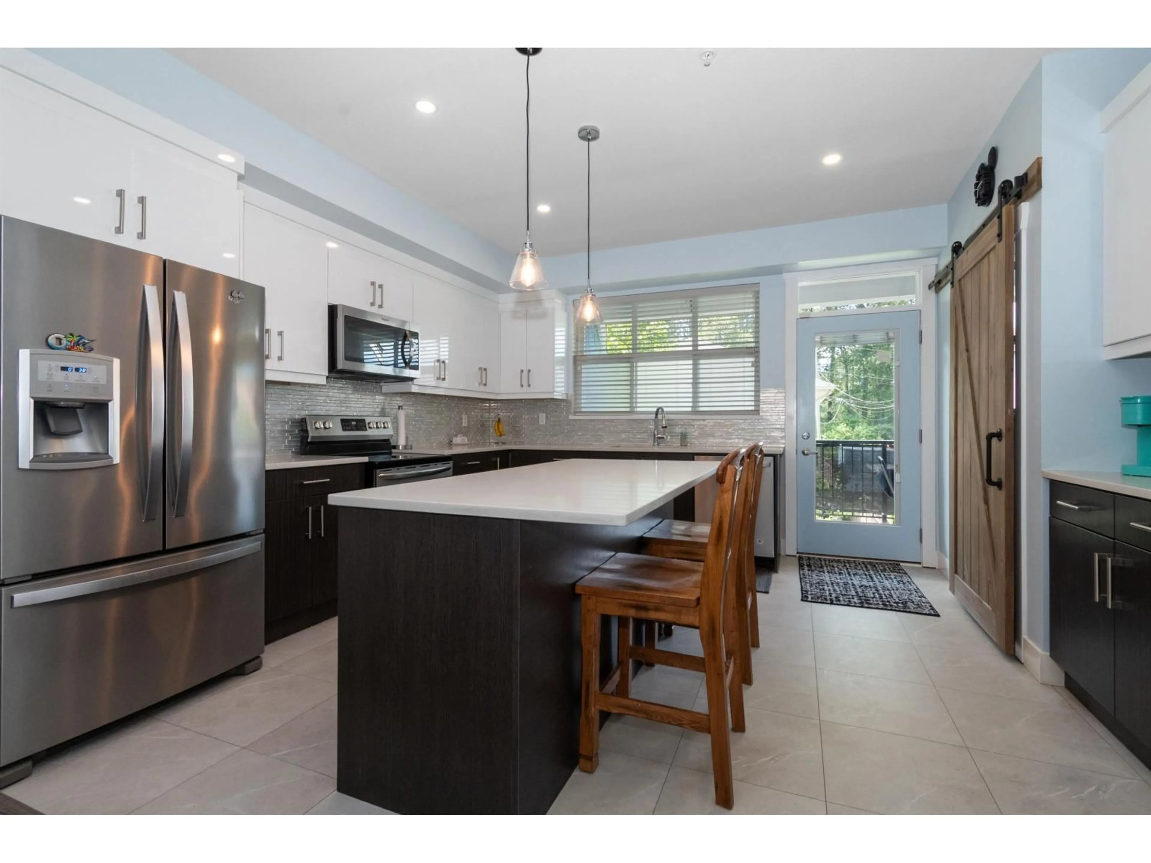 Open concept kitchen, ceramic/tile floor for 2 - 45395 SPADINA AVENUE, Chilliwack British Columbia V2P0H3