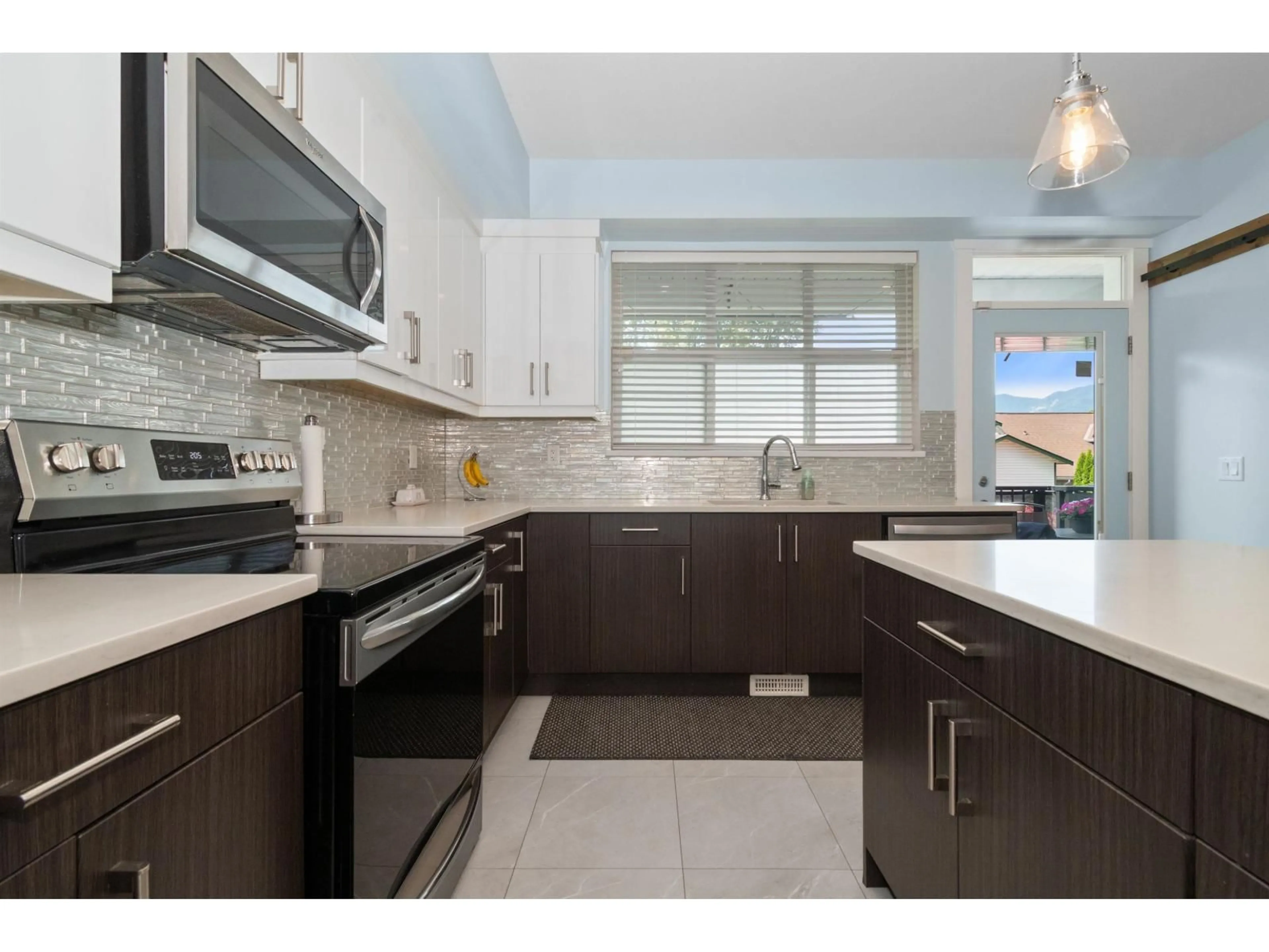 Standard kitchen, ceramic/tile floor for 2 - 45395 SPADINA AVENUE, Chilliwack British Columbia V2P0H3