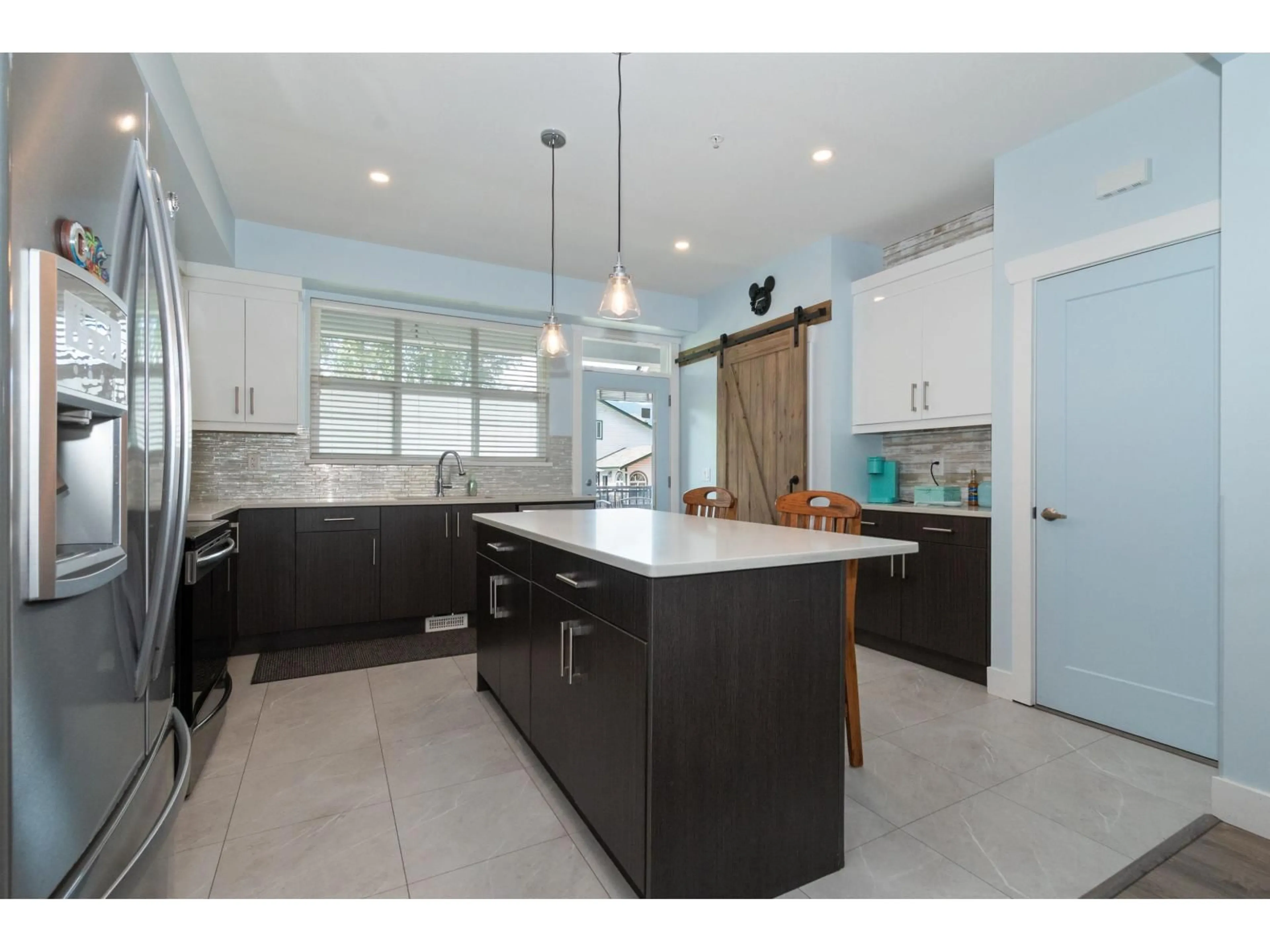 Open concept kitchen, ceramic/tile floor for 2 - 45395 SPADINA AVENUE, Chilliwack British Columbia V2P0H3